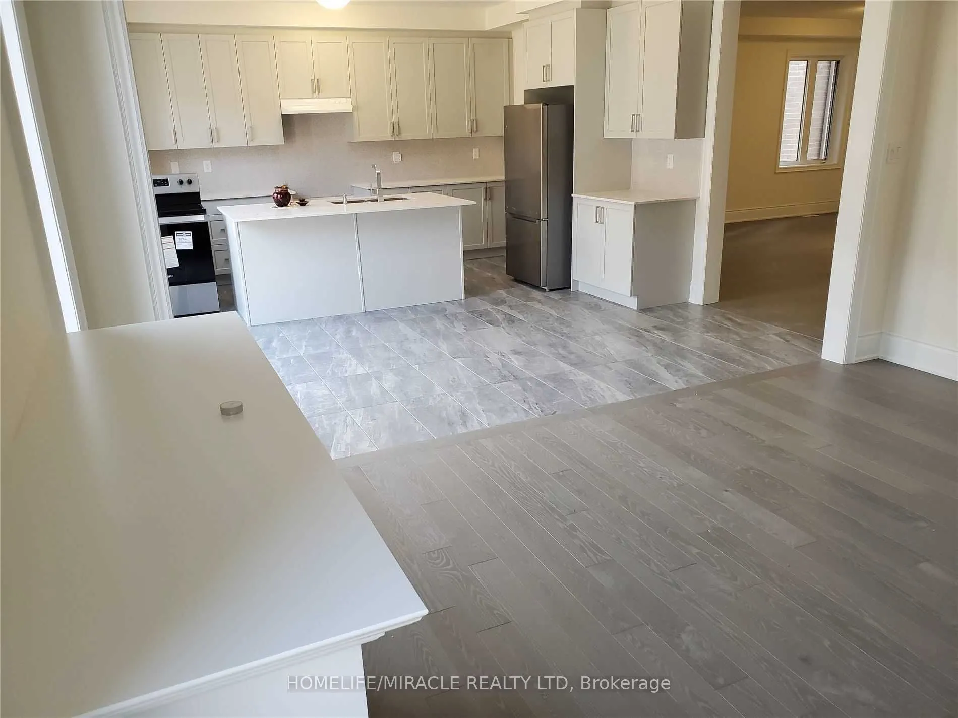 19 Cobriza Crescent, #(Upper)