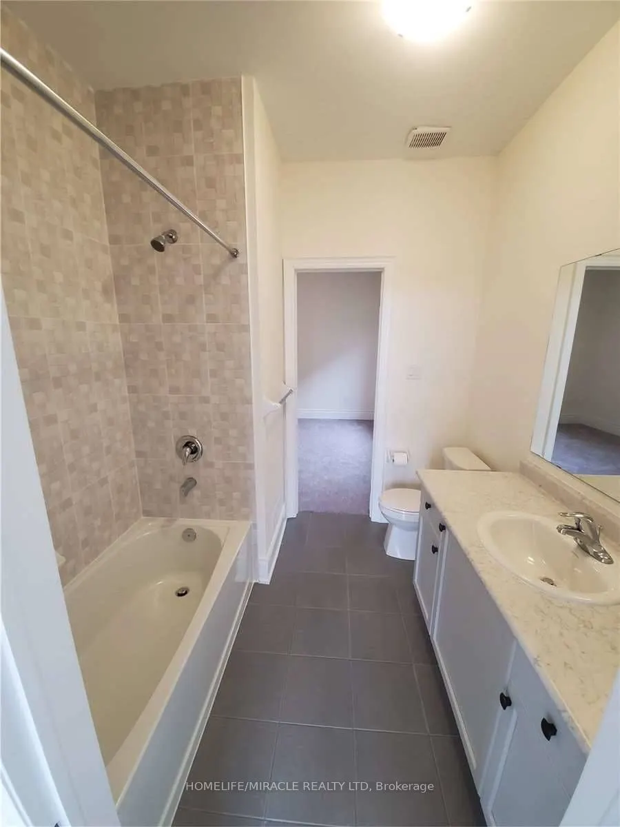 19 Cobriza Crescent, #(Upper)