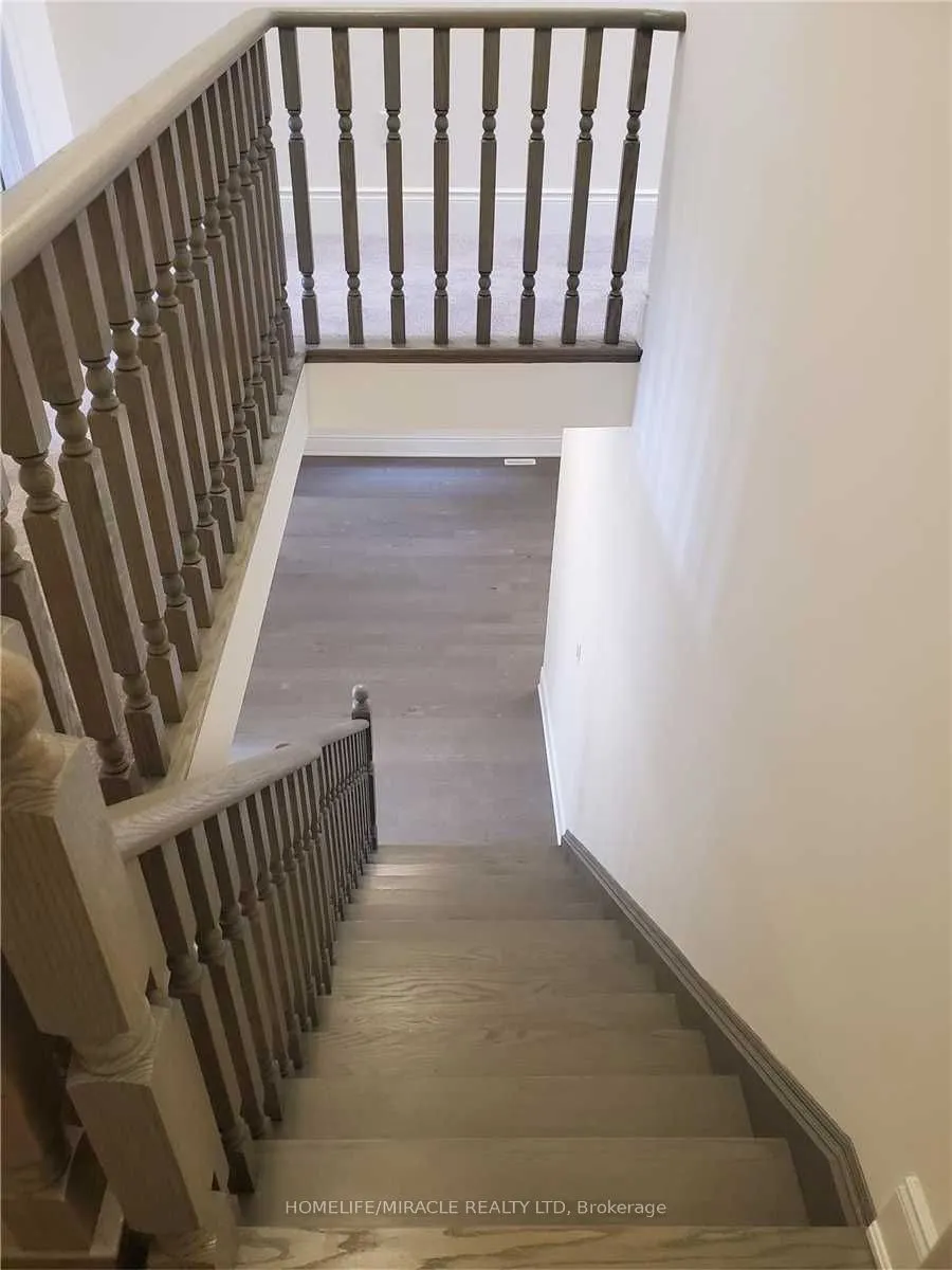 19 Cobriza Crescent, #(Upper)