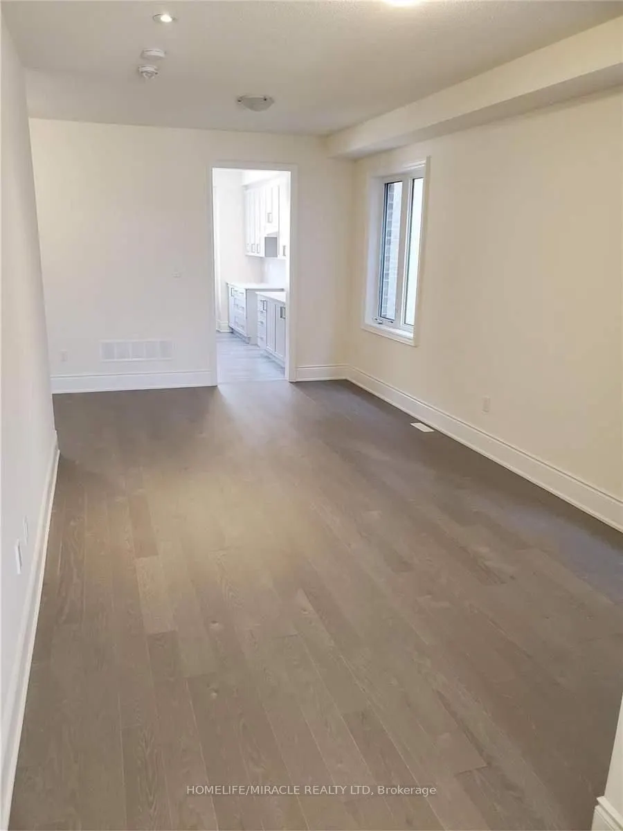 19 Cobriza Crescent, #(Upper)