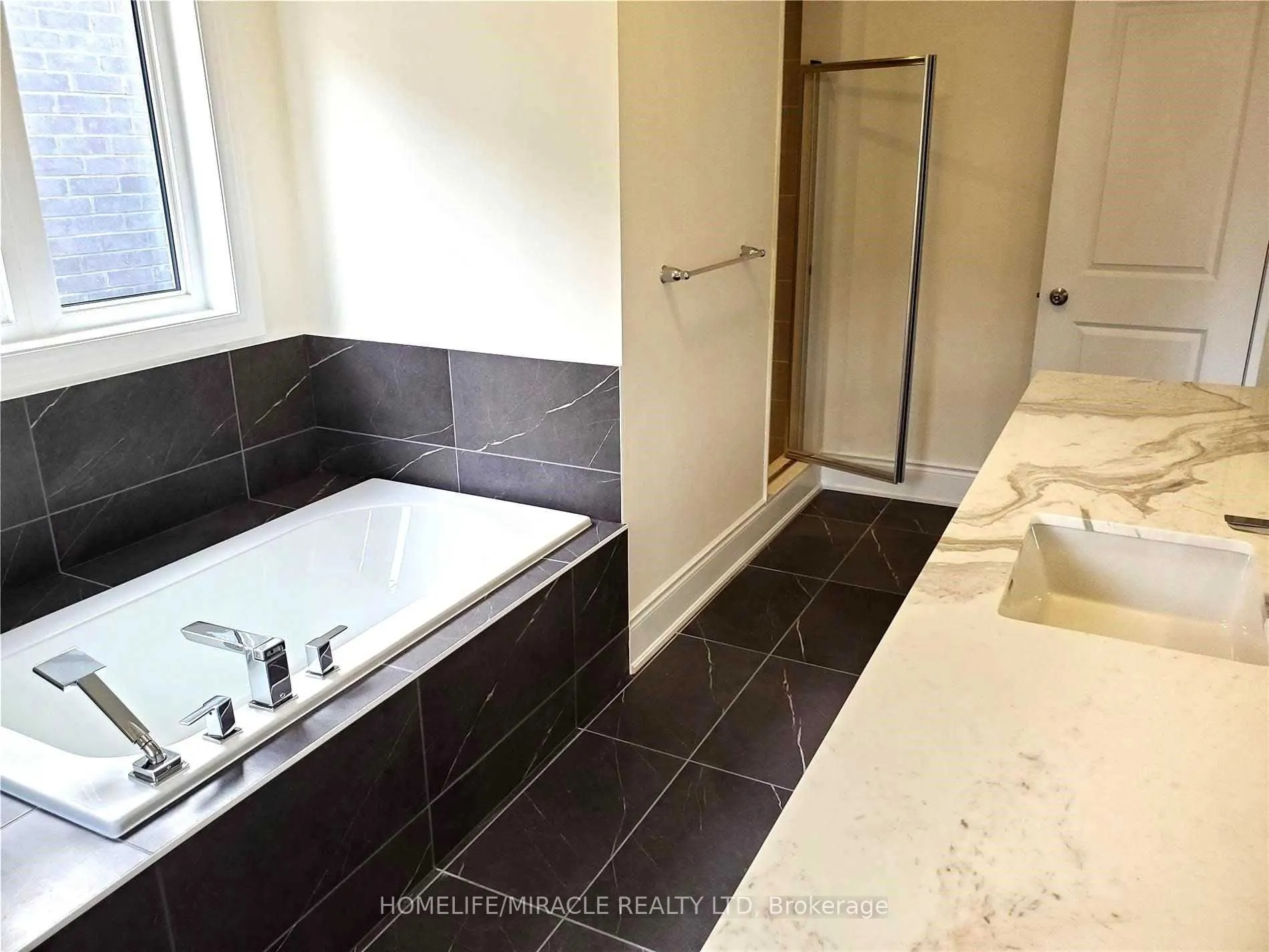 19 Cobriza Crescent, #(Upper)