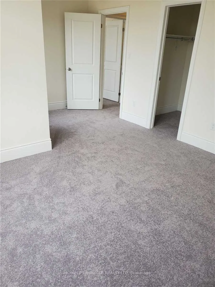 19 Cobriza Crescent, #(Upper)