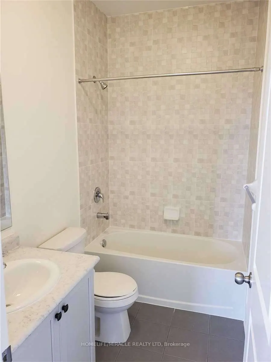 19 Cobriza Crescent, #(Upper)