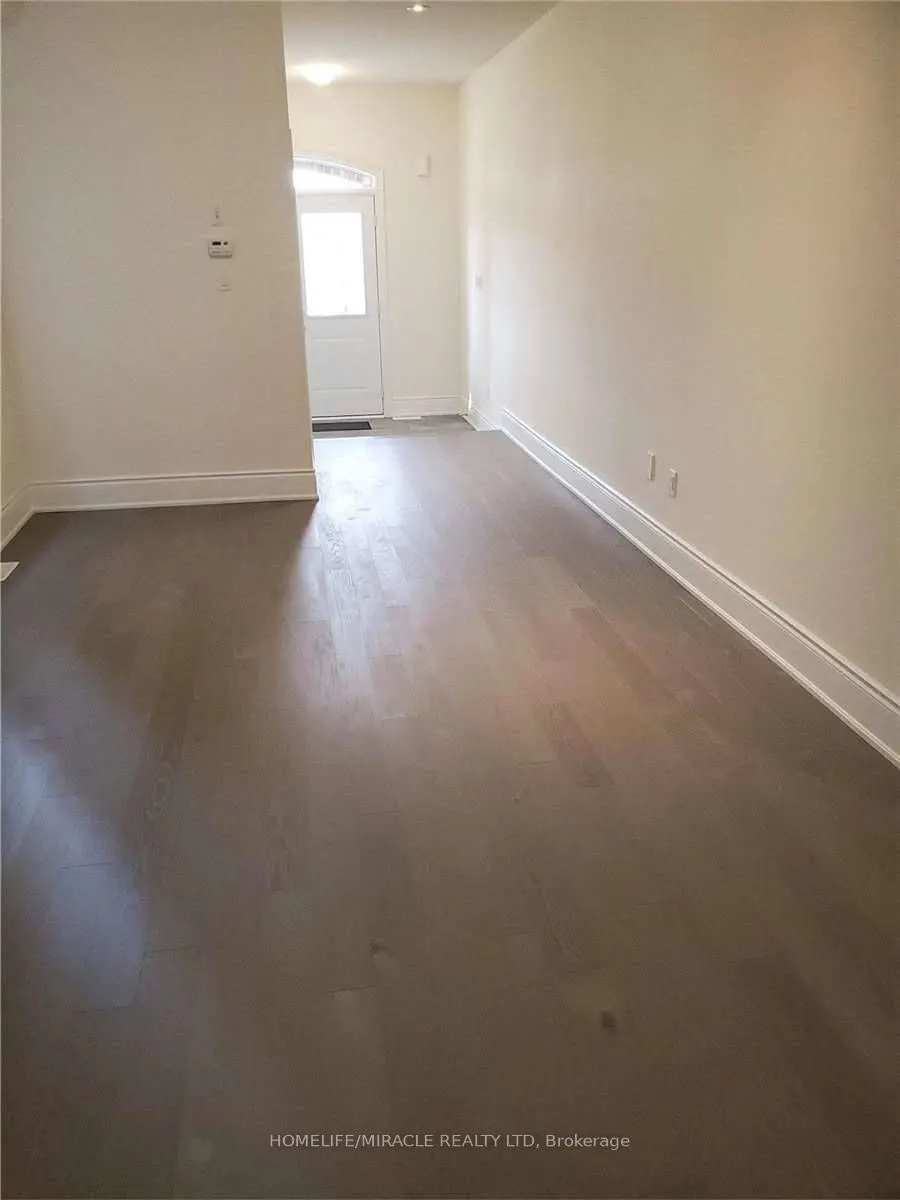 19 Cobriza Crescent, #(Upper)