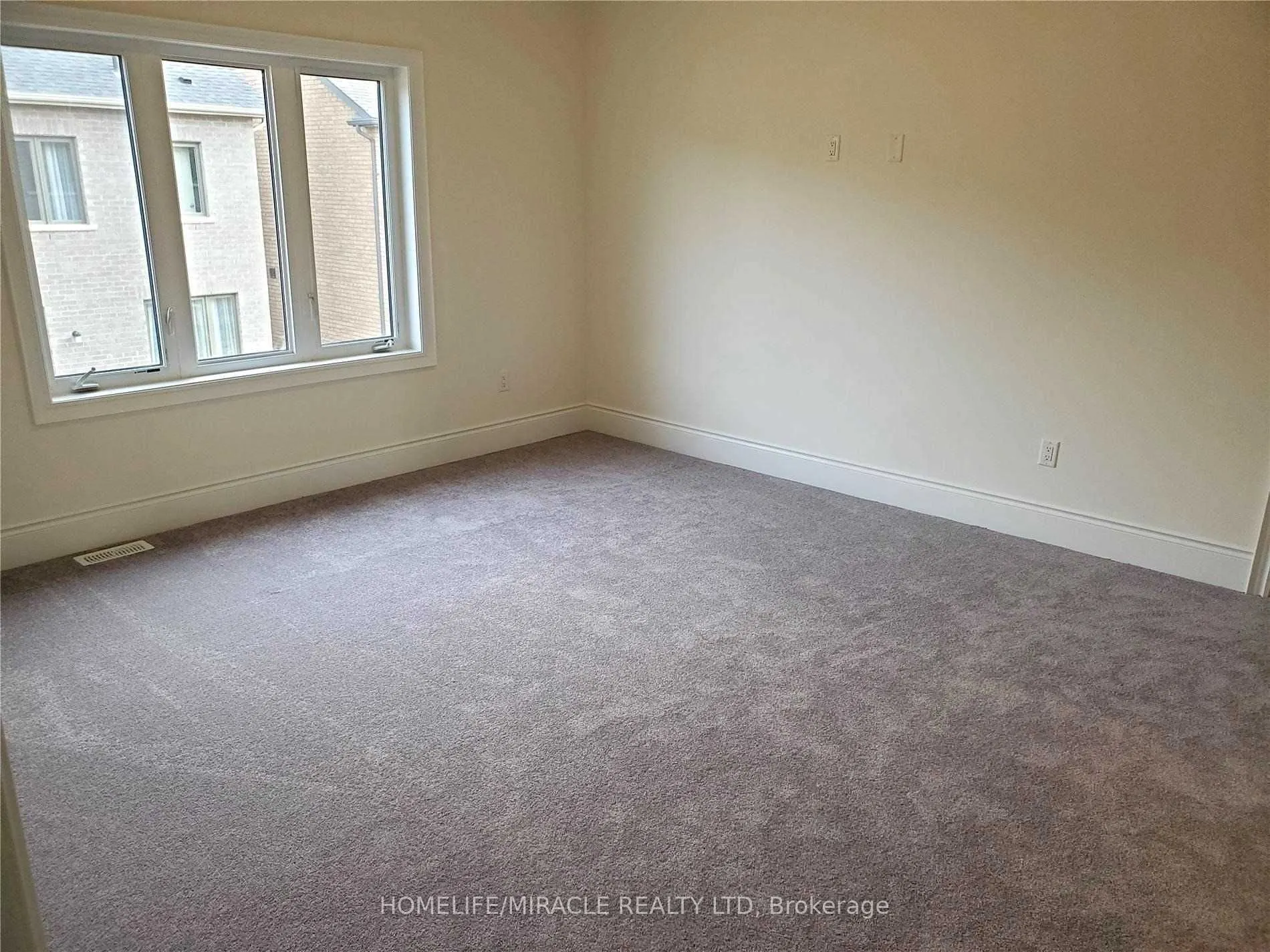 19 Cobriza Crescent, #(Upper)