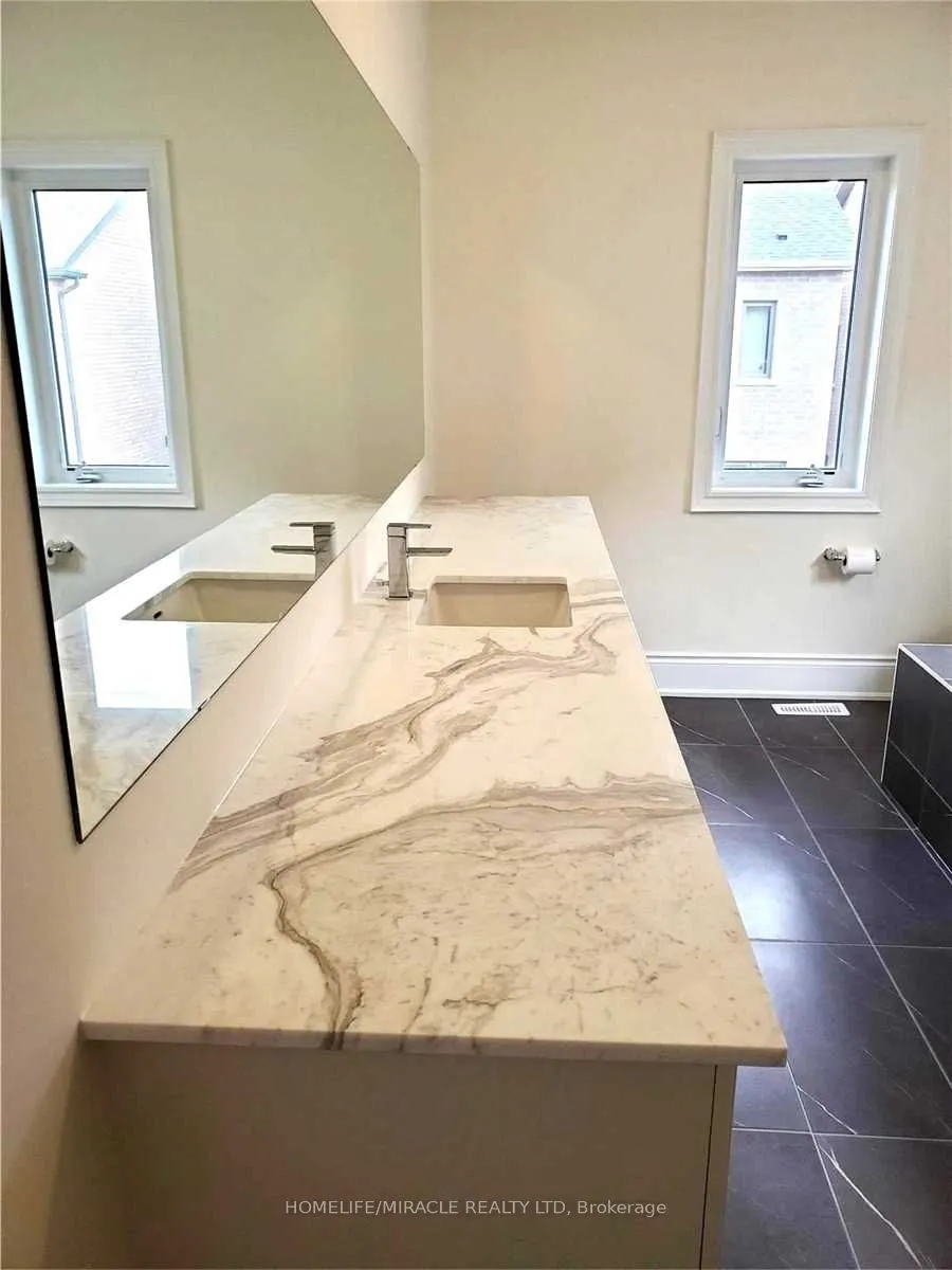 19 Cobriza Crescent, #(Upper)