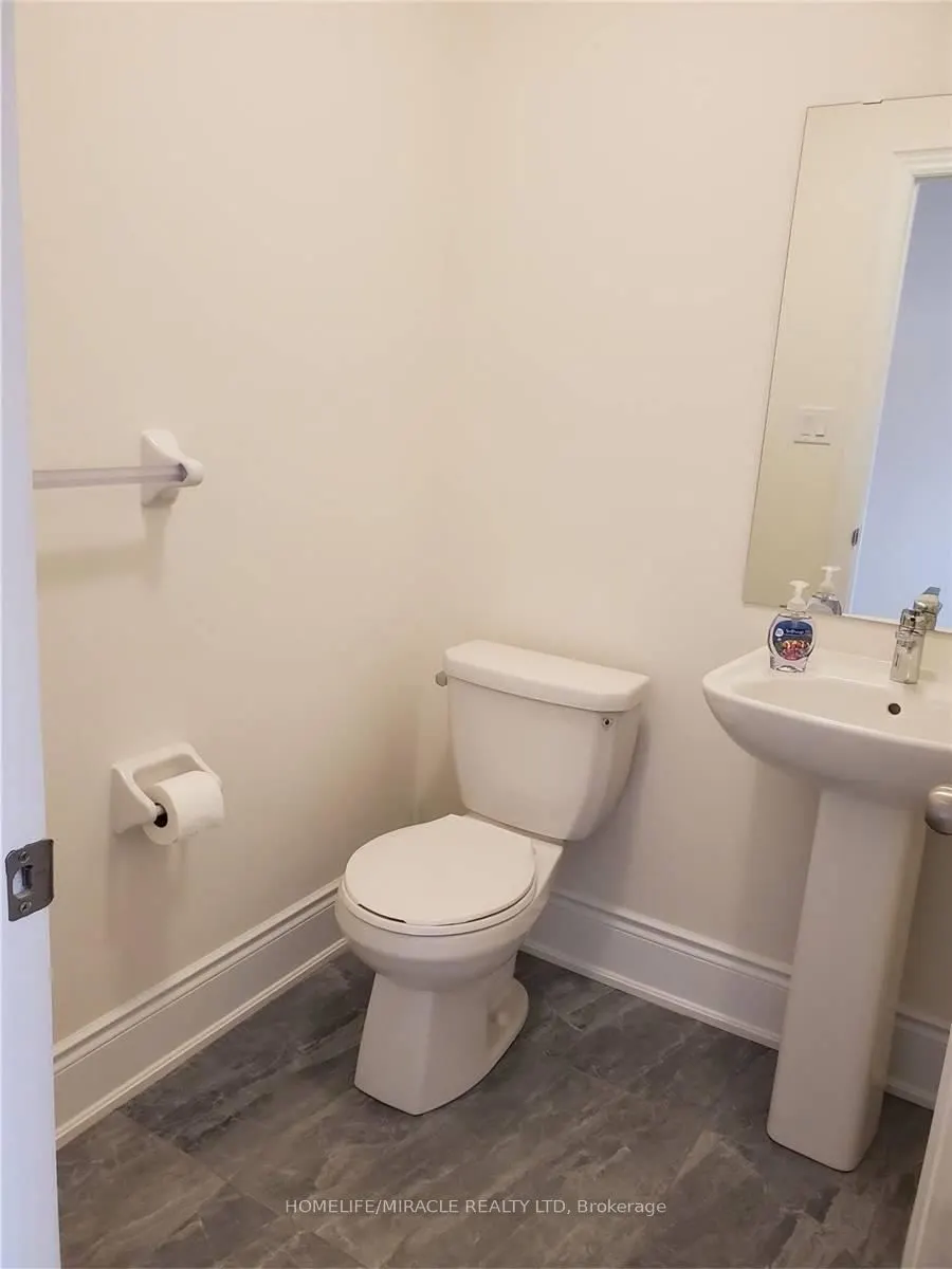 19 Cobriza Crescent, #(Upper)