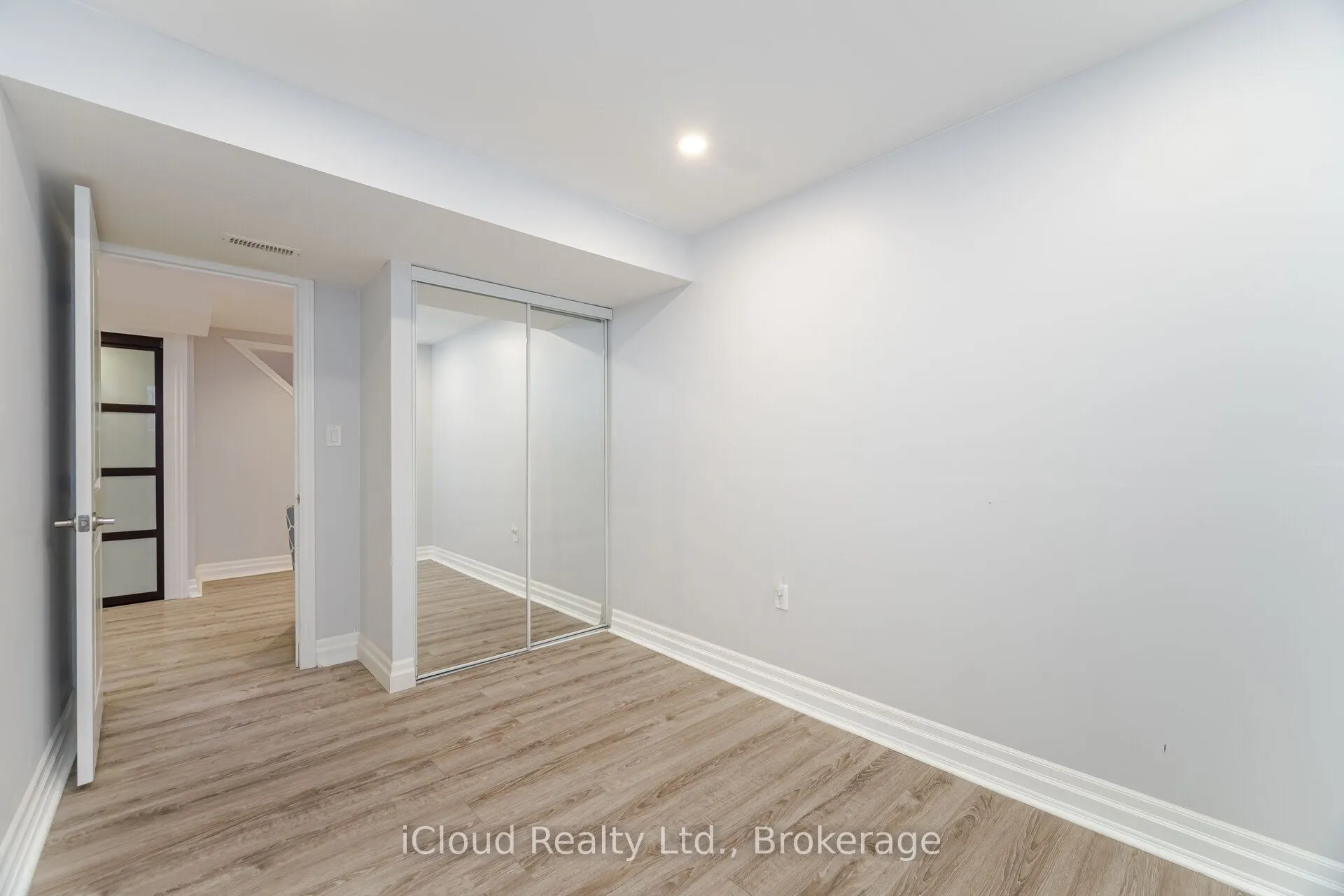 2185 Highcliffe Way