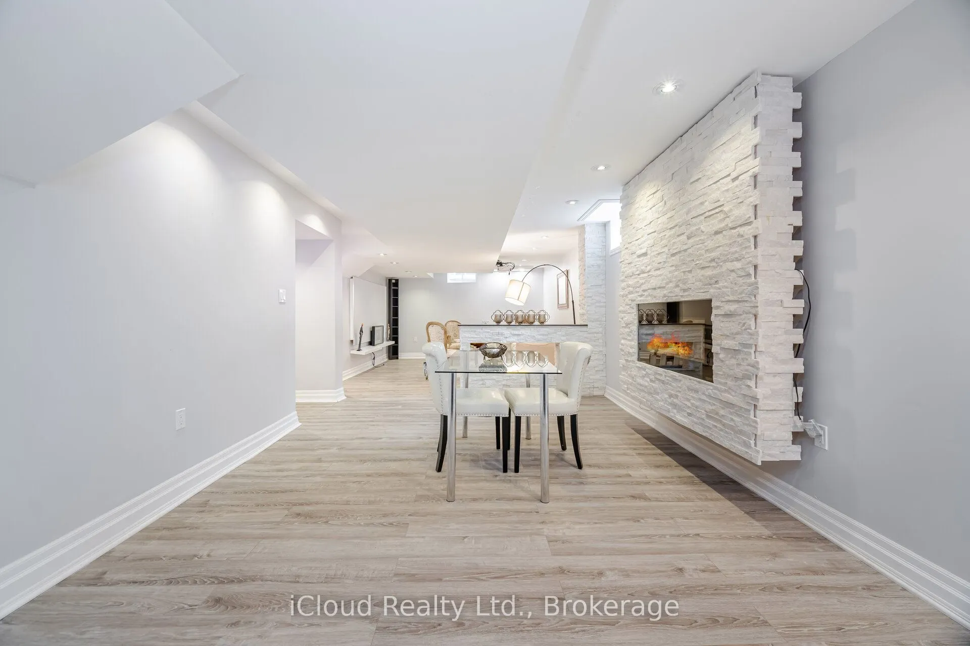 2185 Highcliffe Way