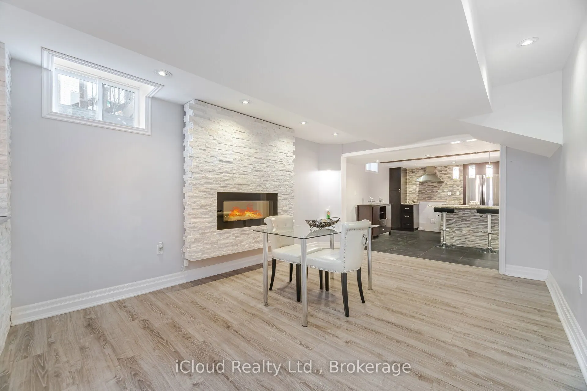 2185 Highcliffe Way