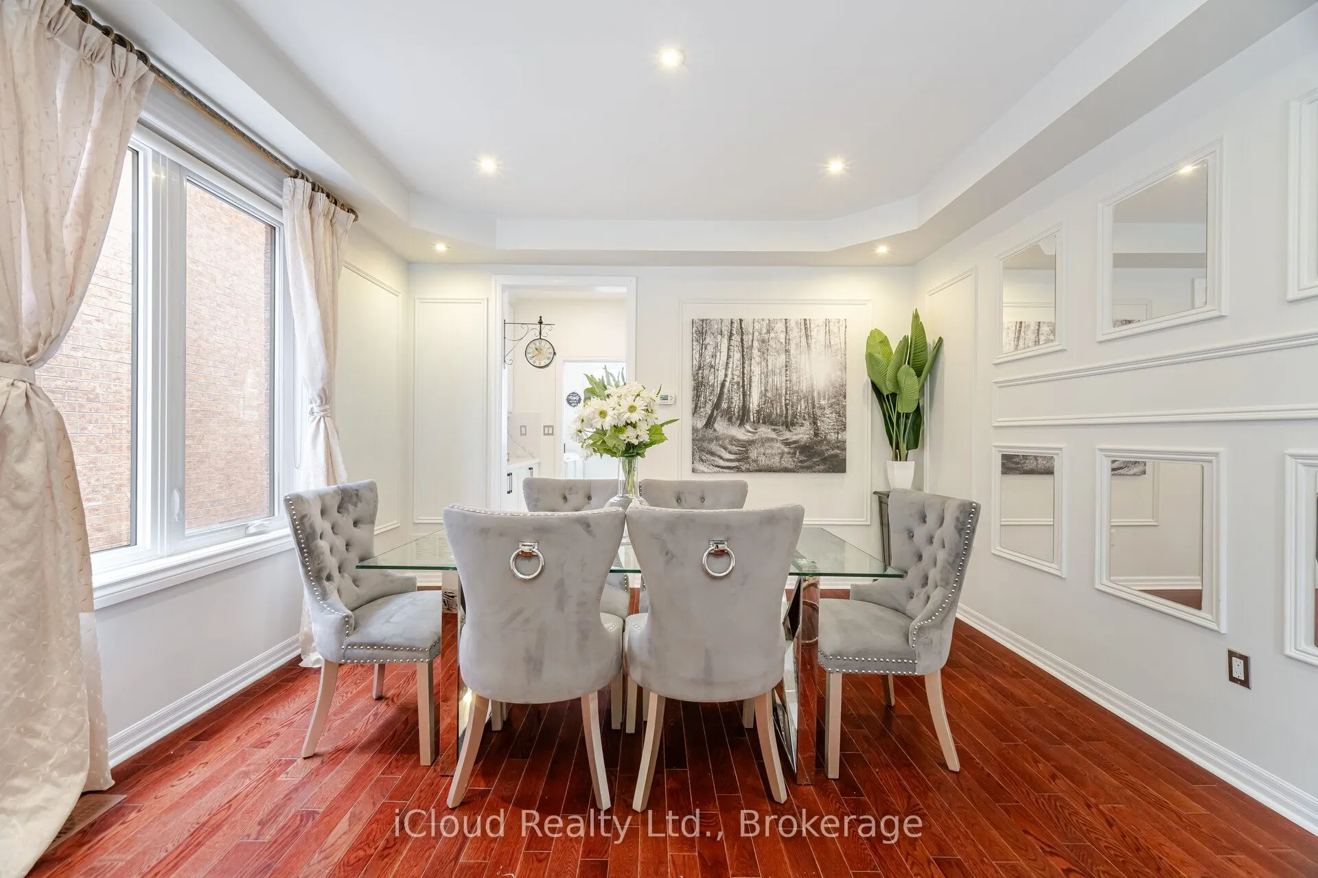 2185 Highcliffe Way
