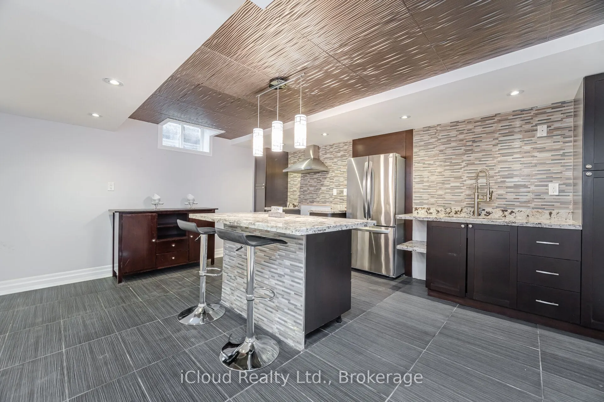 2185 Highcliffe Way