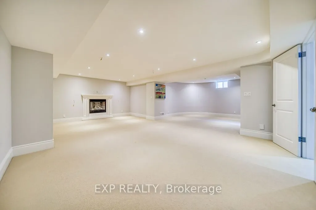 2283 Lyndhurst Drive