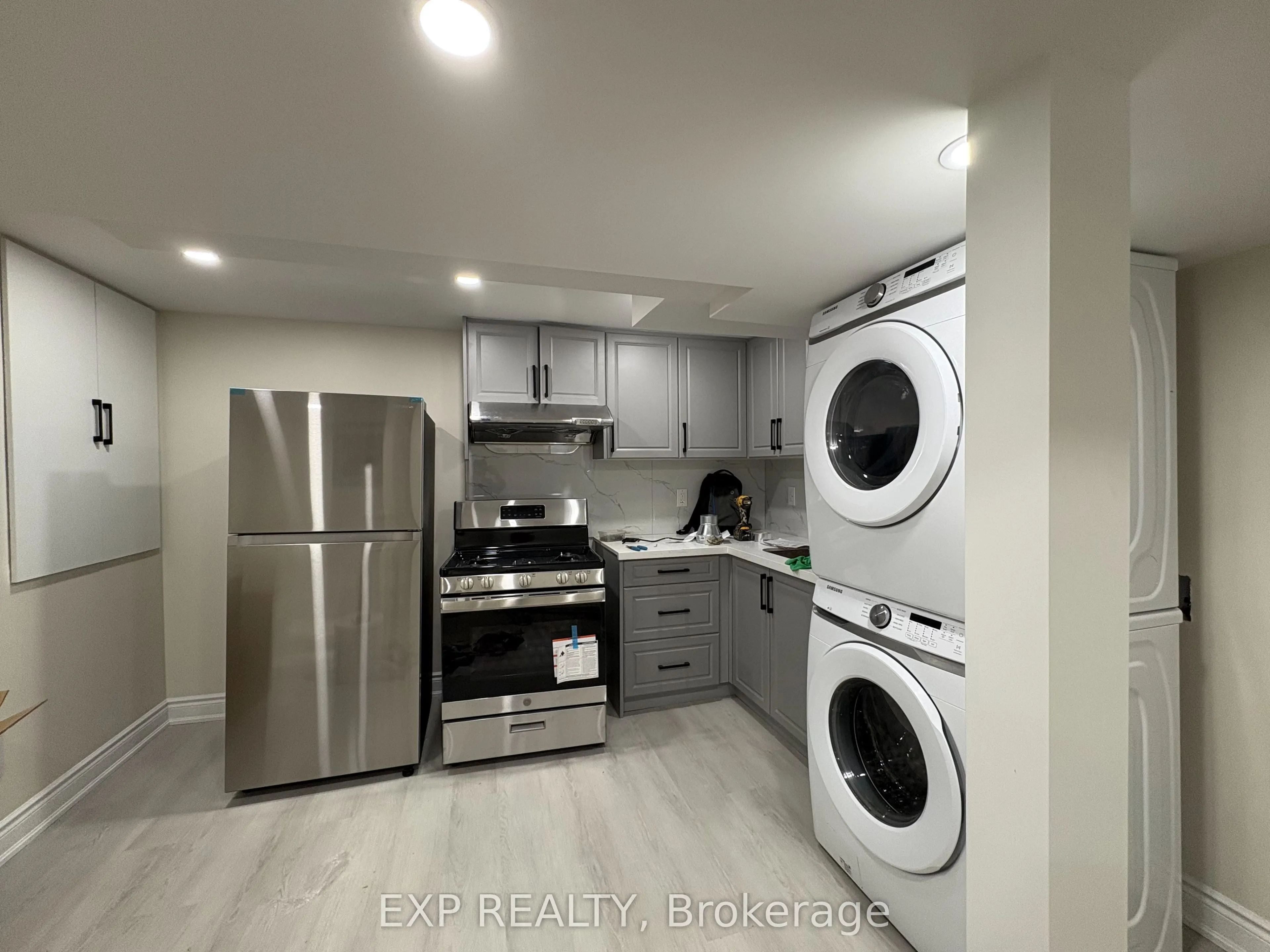 4 Hedley Court