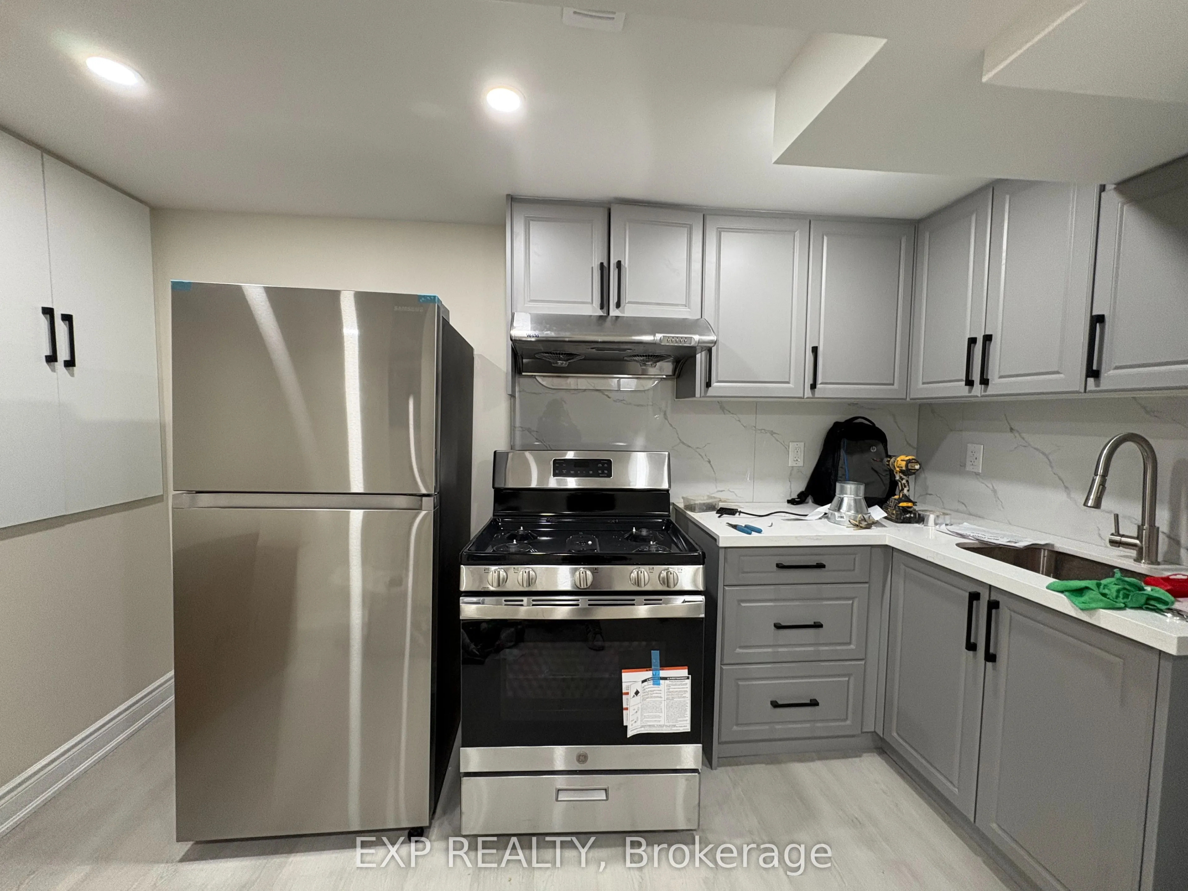 4 Hedley Court