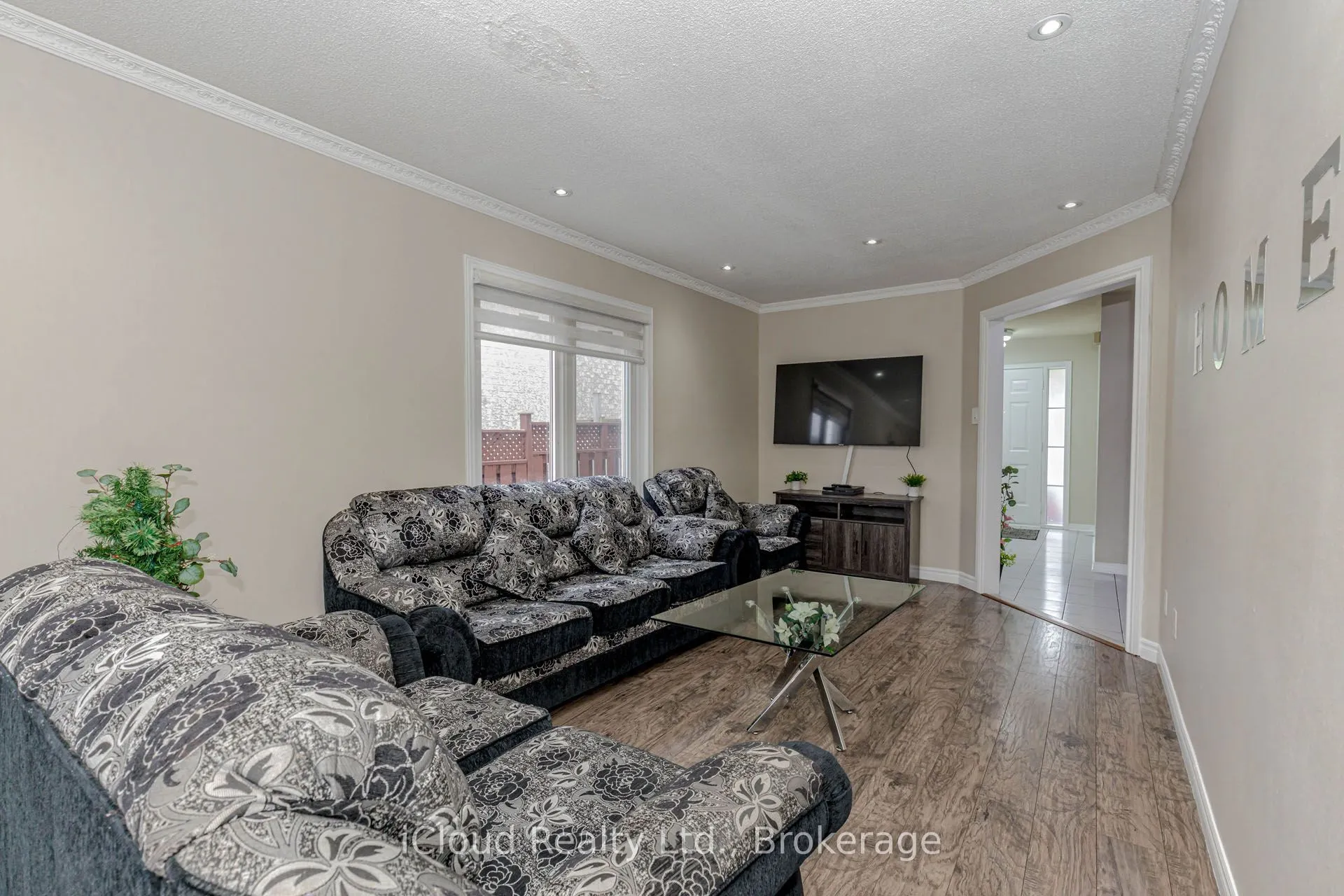 97 Bighorn Crescent