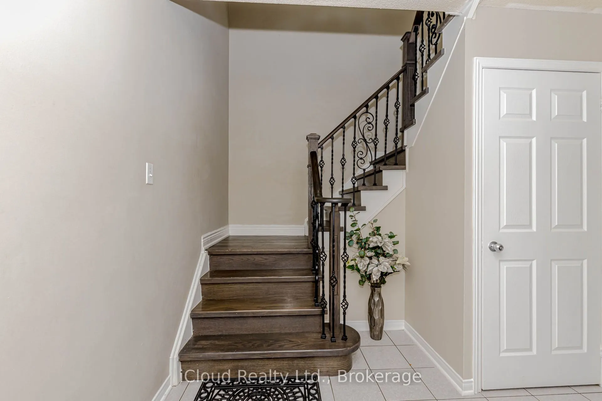 97 Bighorn Crescent