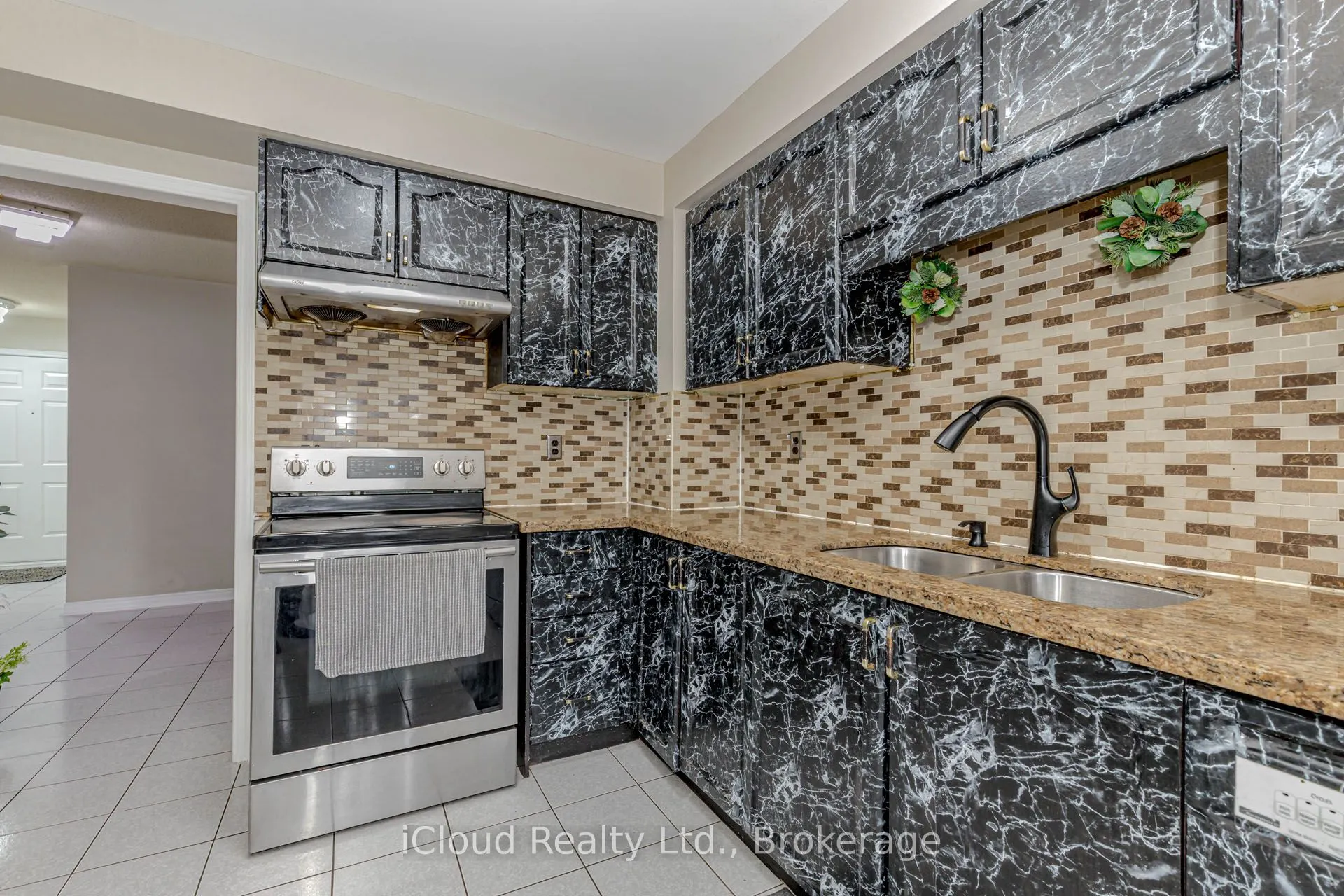 97 Bighorn Crescent