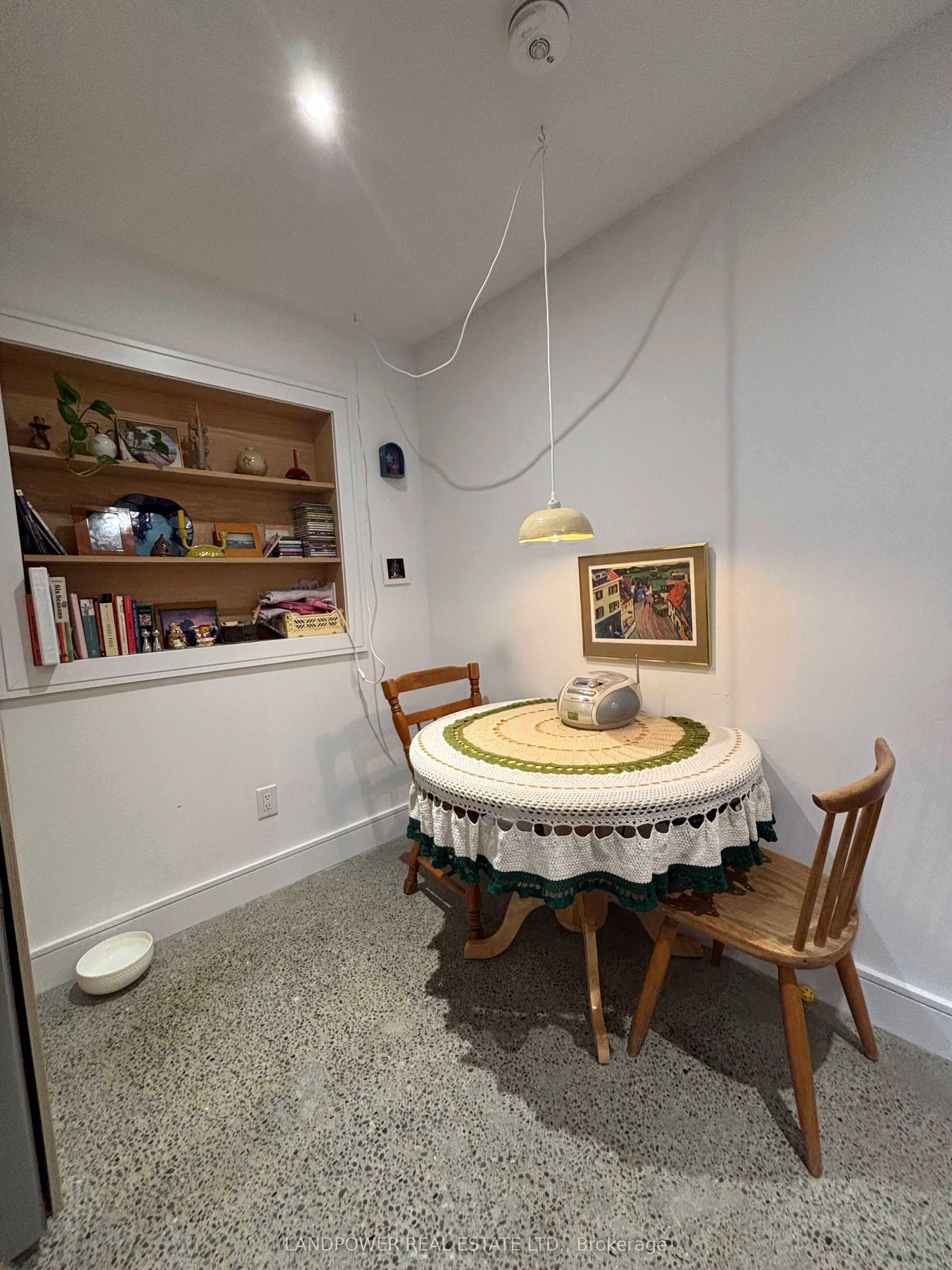 10 Neepawa Avenue, #Lower