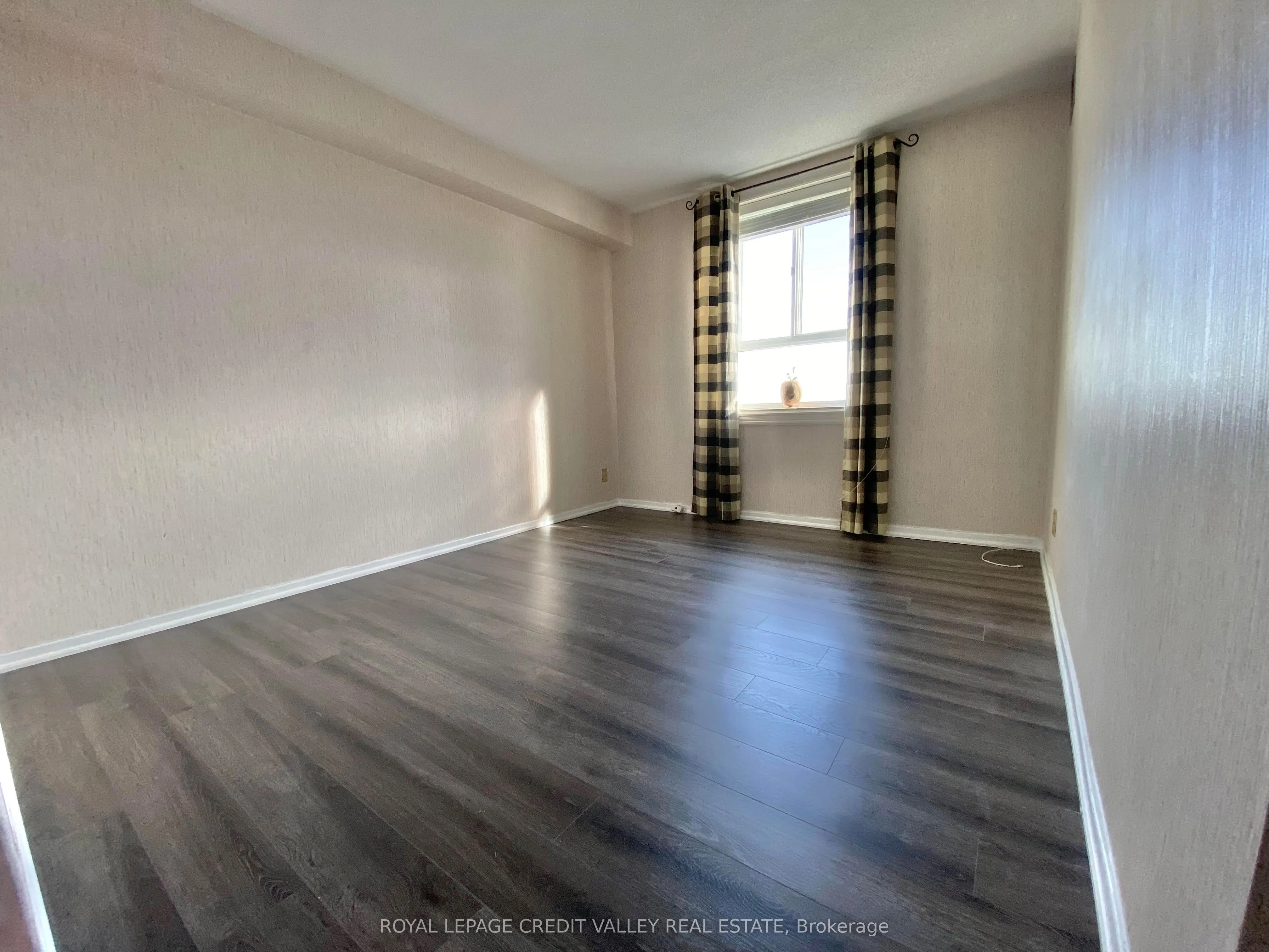 5280 Lakeshore Road, #911