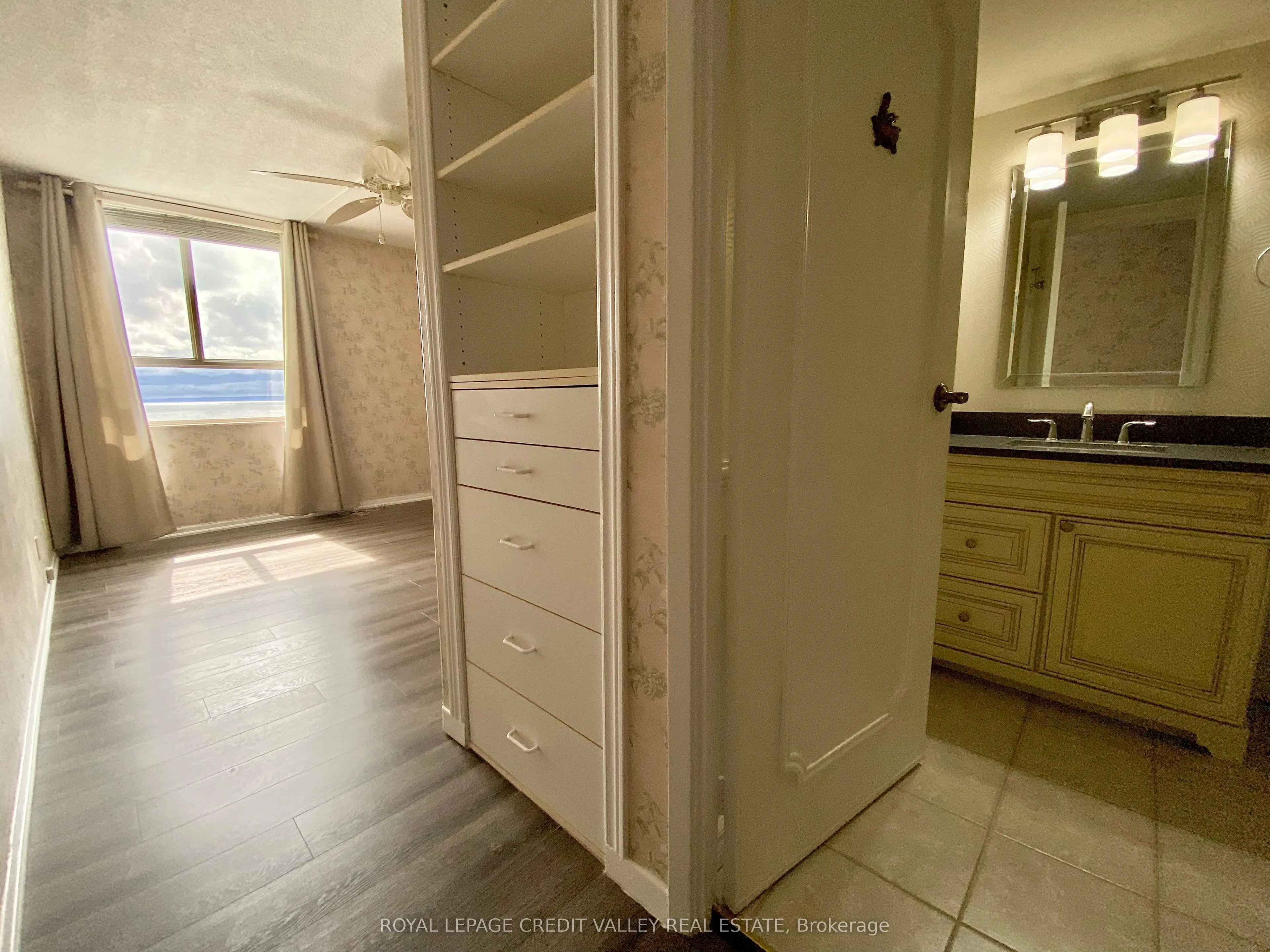 5280 Lakeshore Road, #911