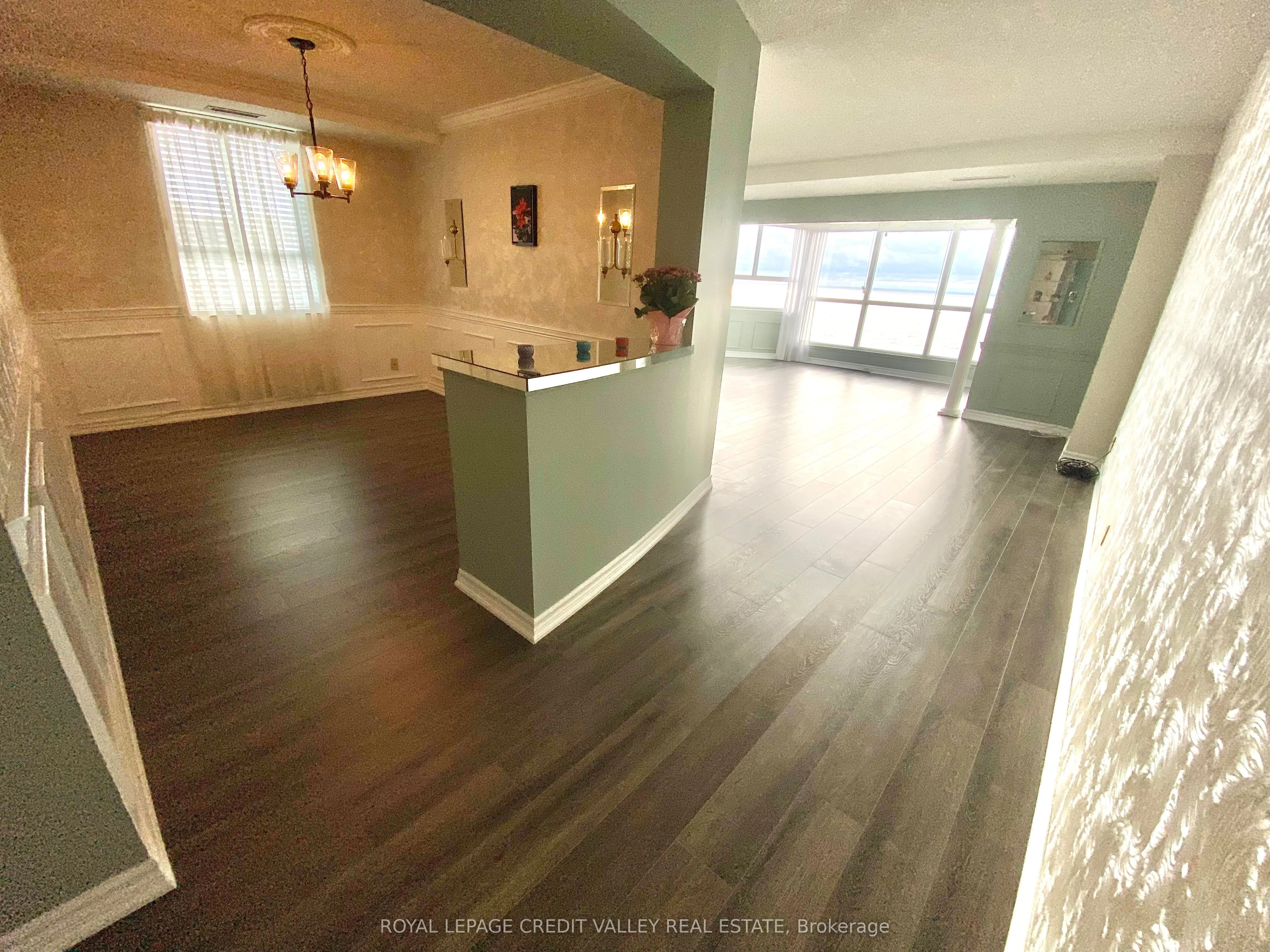 5280 Lakeshore Road, #911