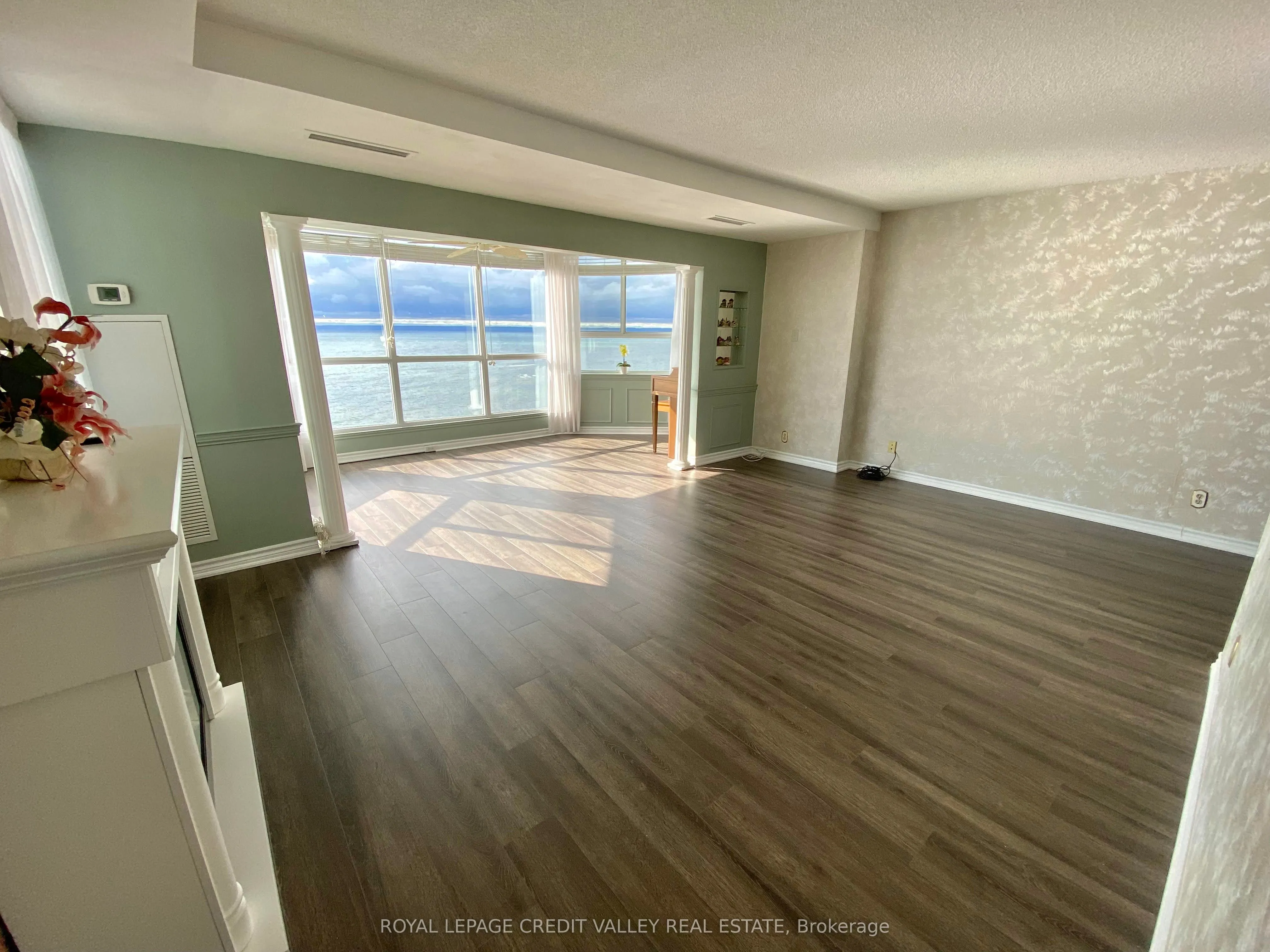 5280 Lakeshore Road, #911