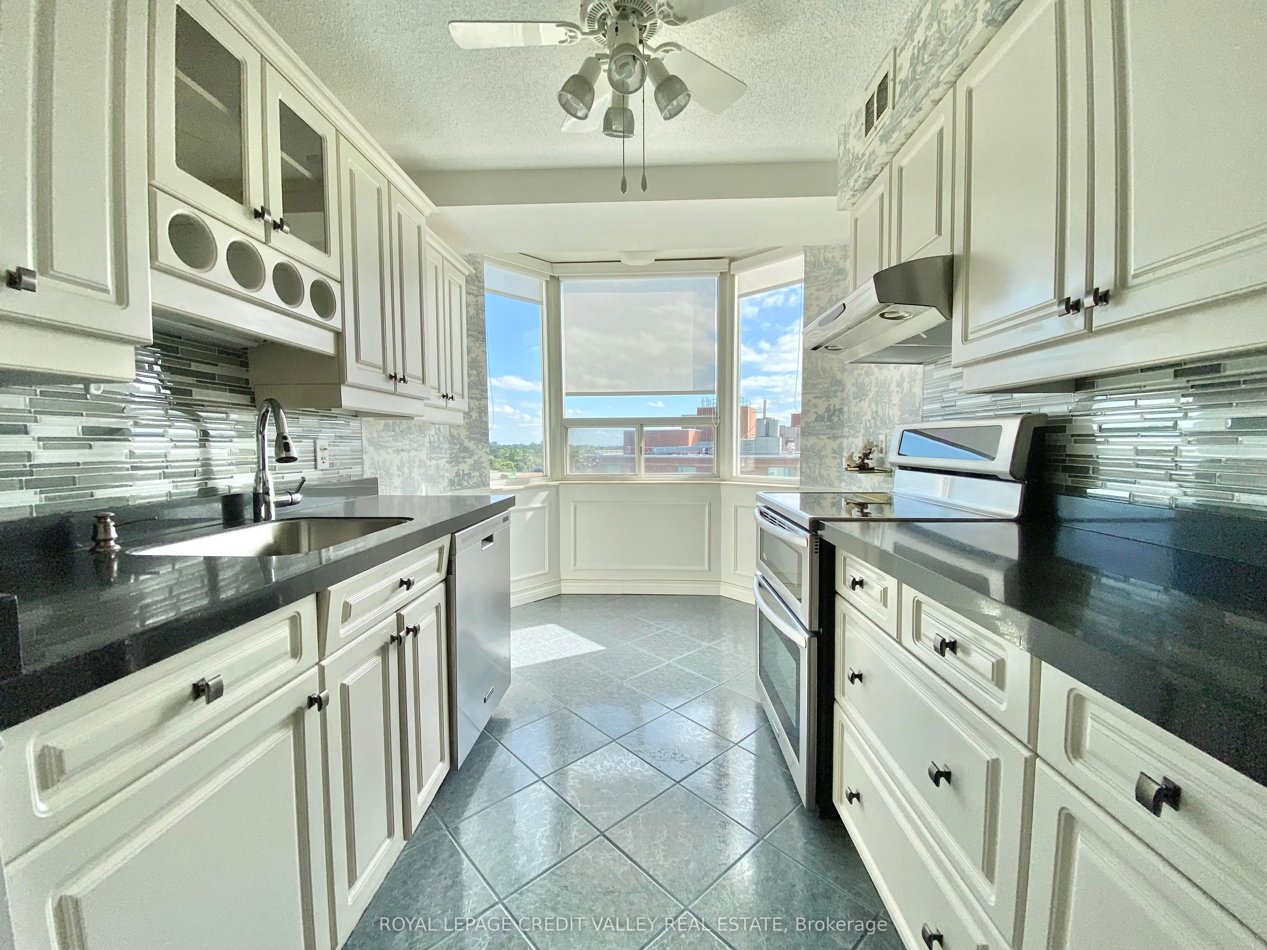 5280 Lakeshore Road, #911
