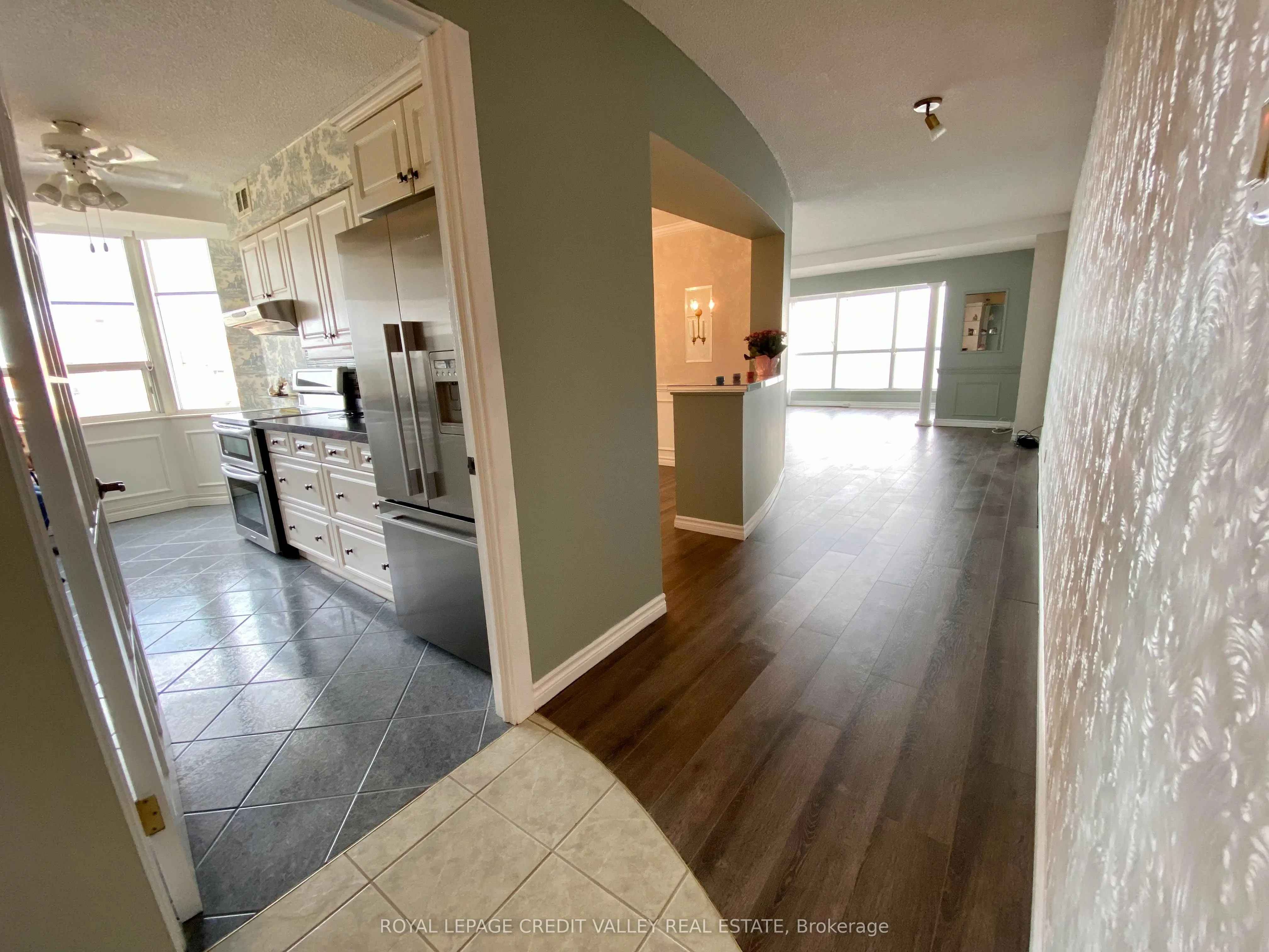 5280 Lakeshore Road, #911