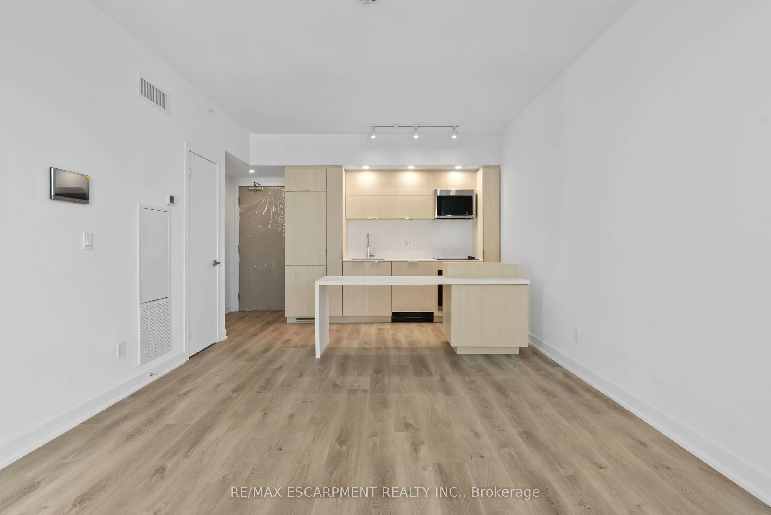 370 Martha Street, #2106