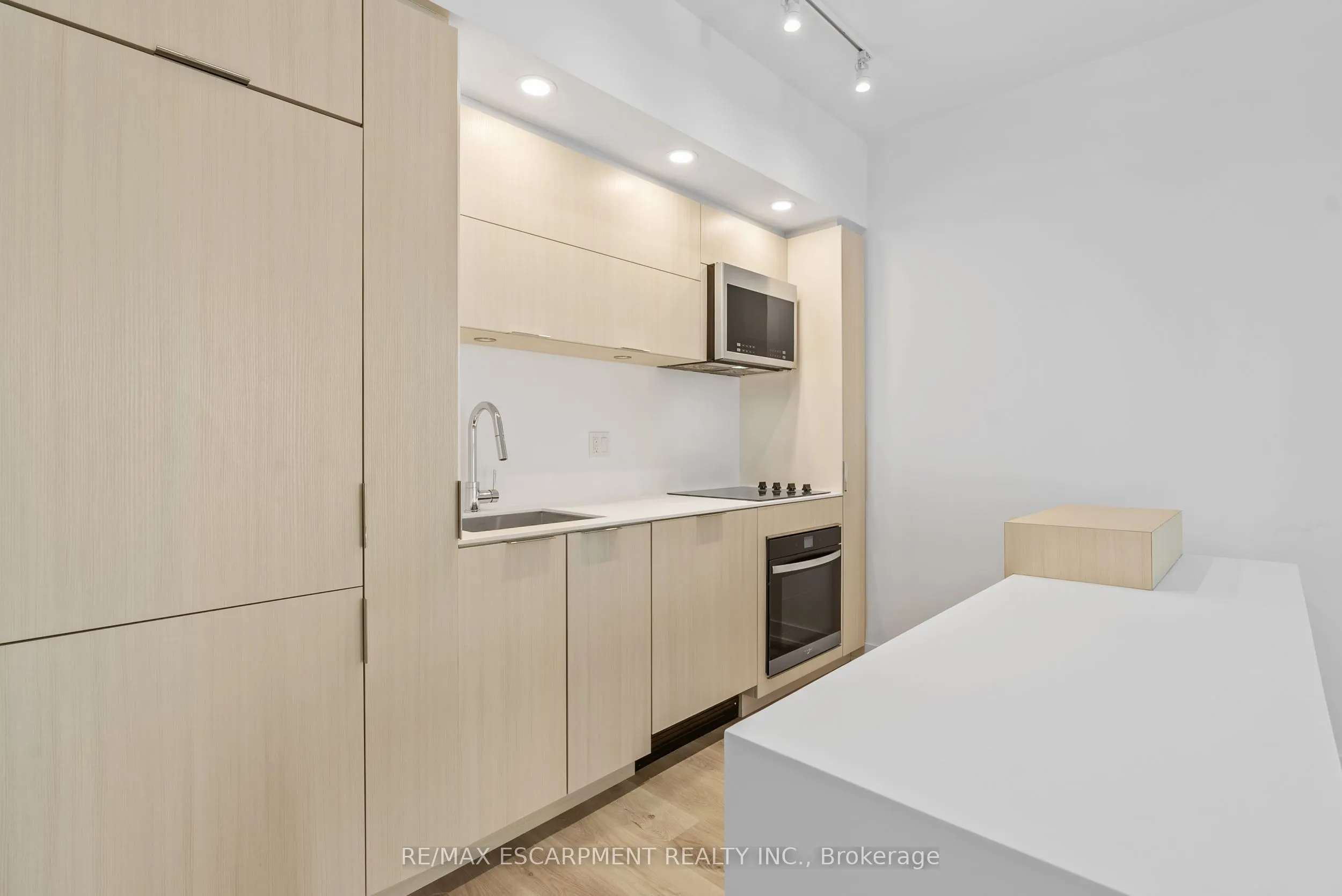 370 Martha Street, #2106