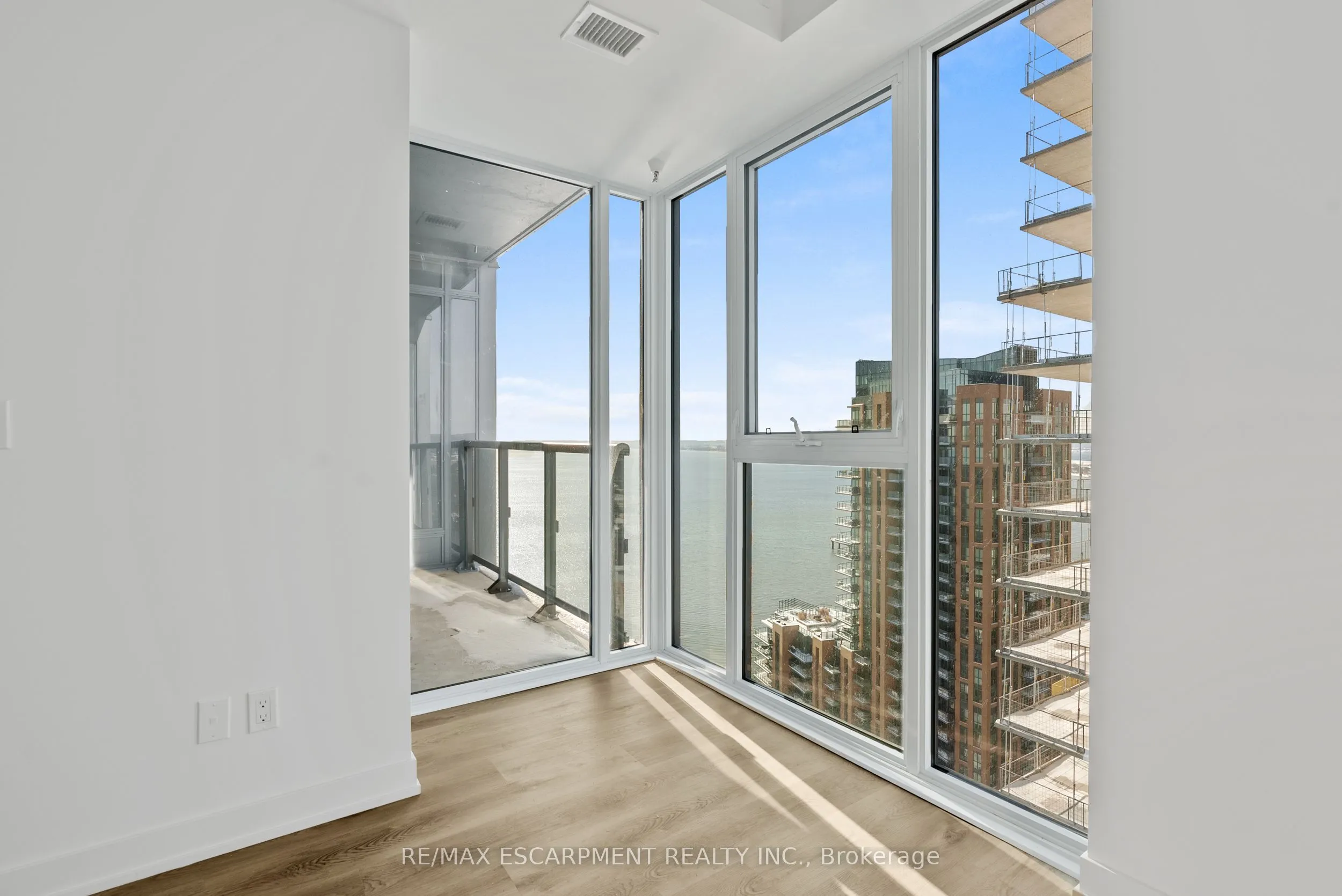 370 Martha Street, #2106