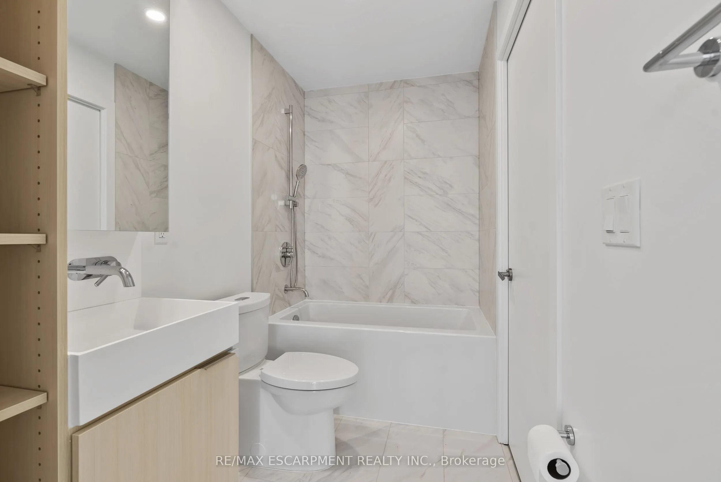 370 Martha Street, #2106