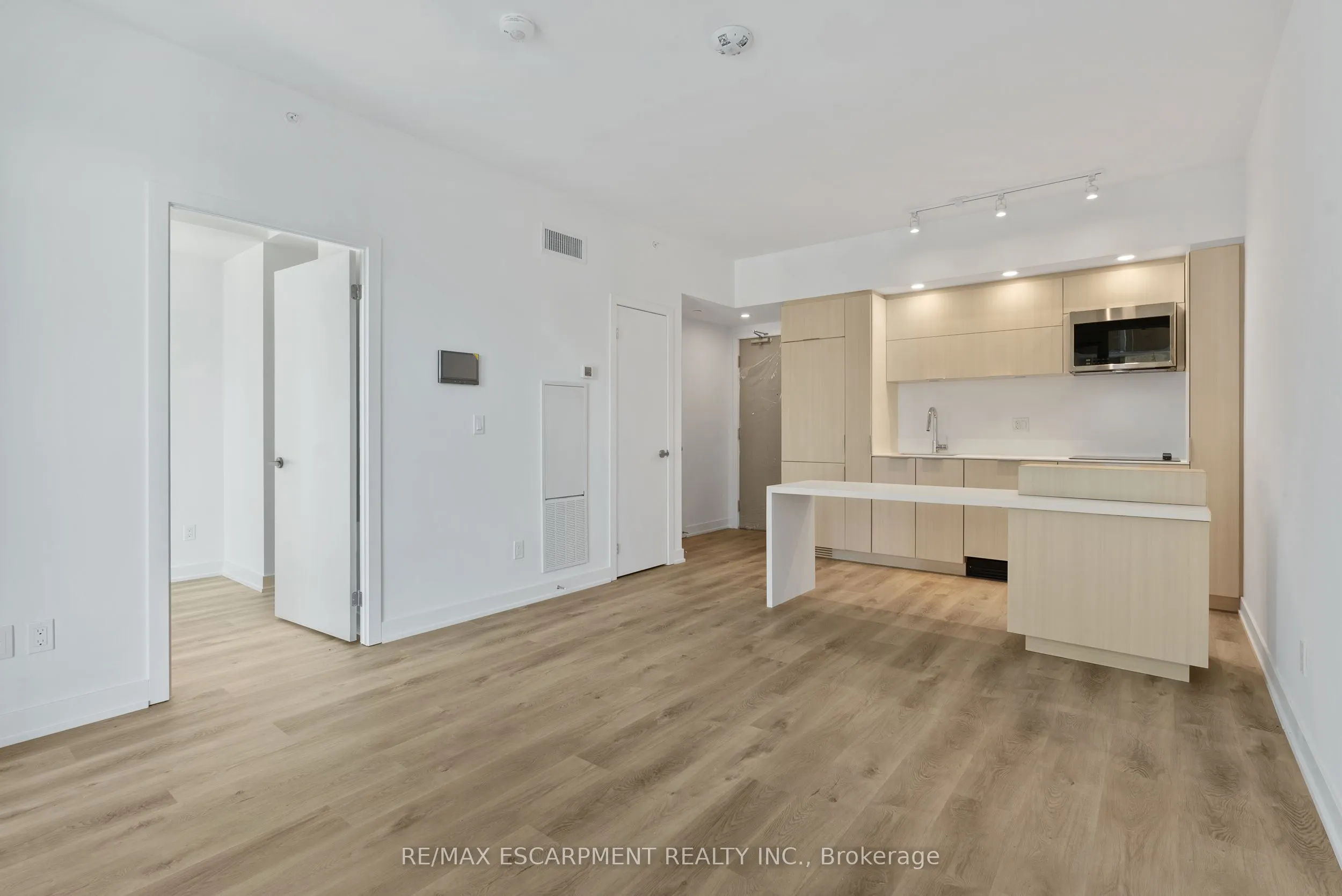 370 Martha Street, #2106