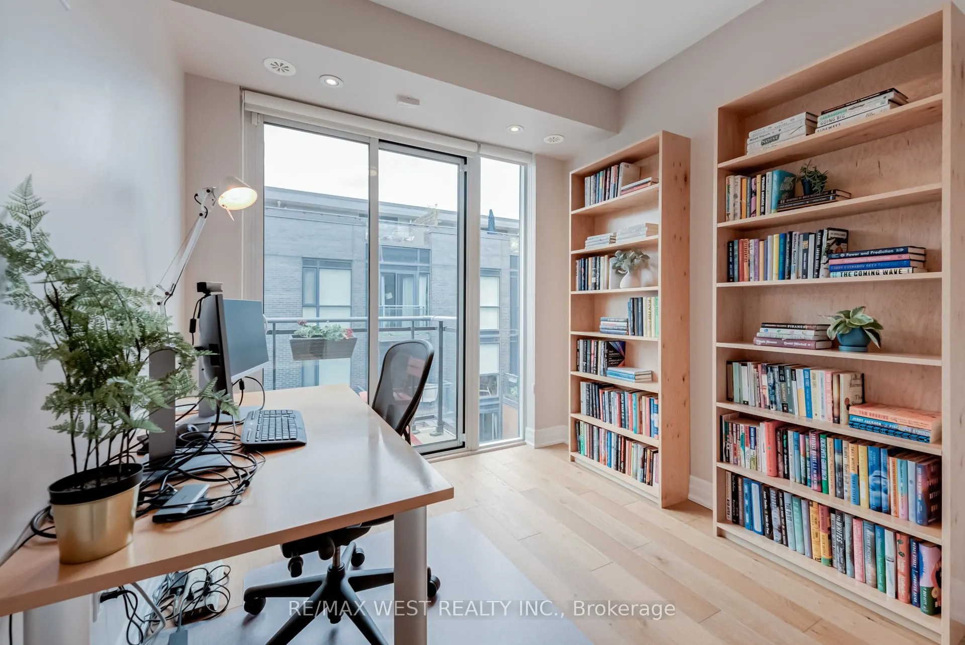 15 Sousa Mendes Street, #103
