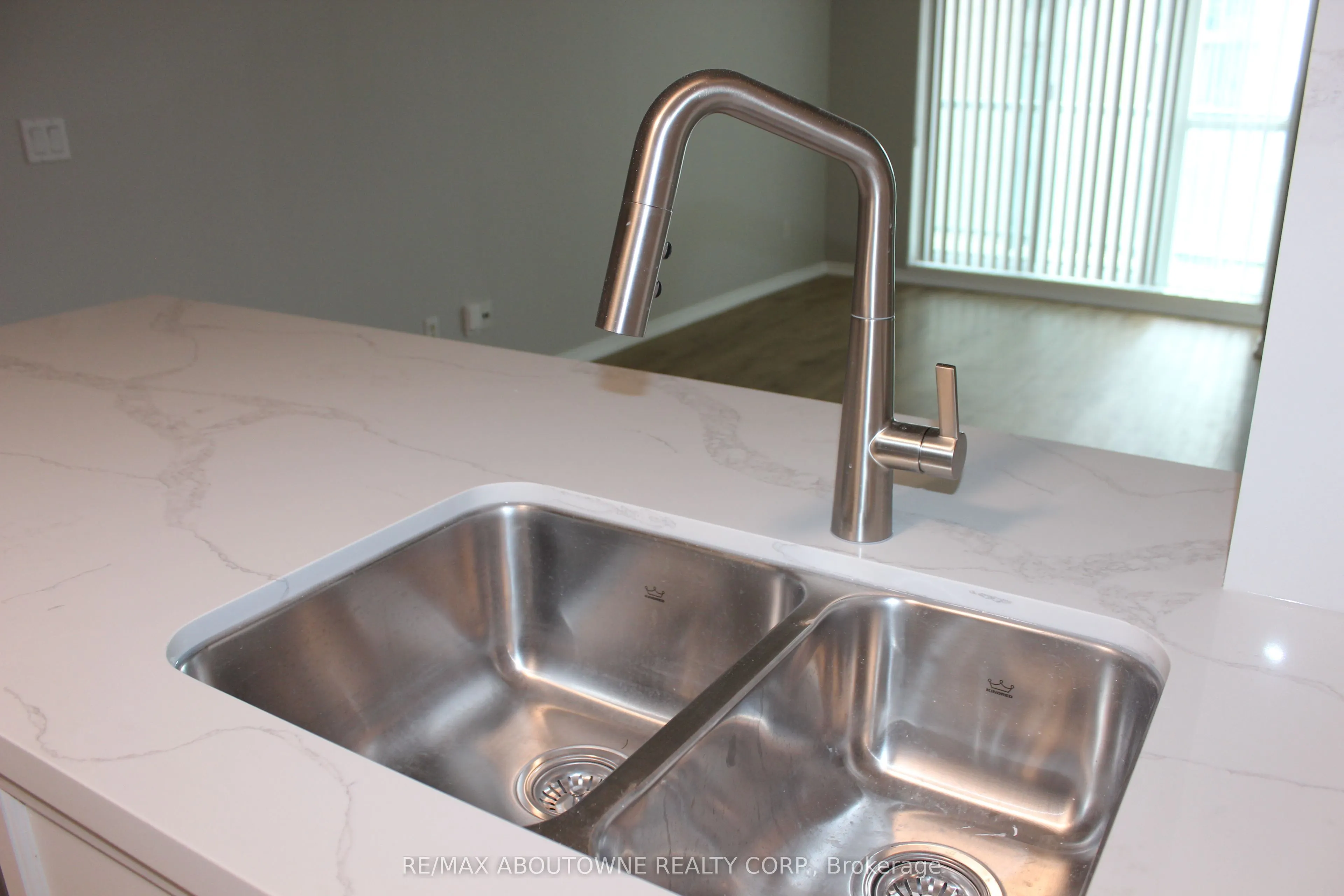 2565 Erin Centre Boulevard, #1105