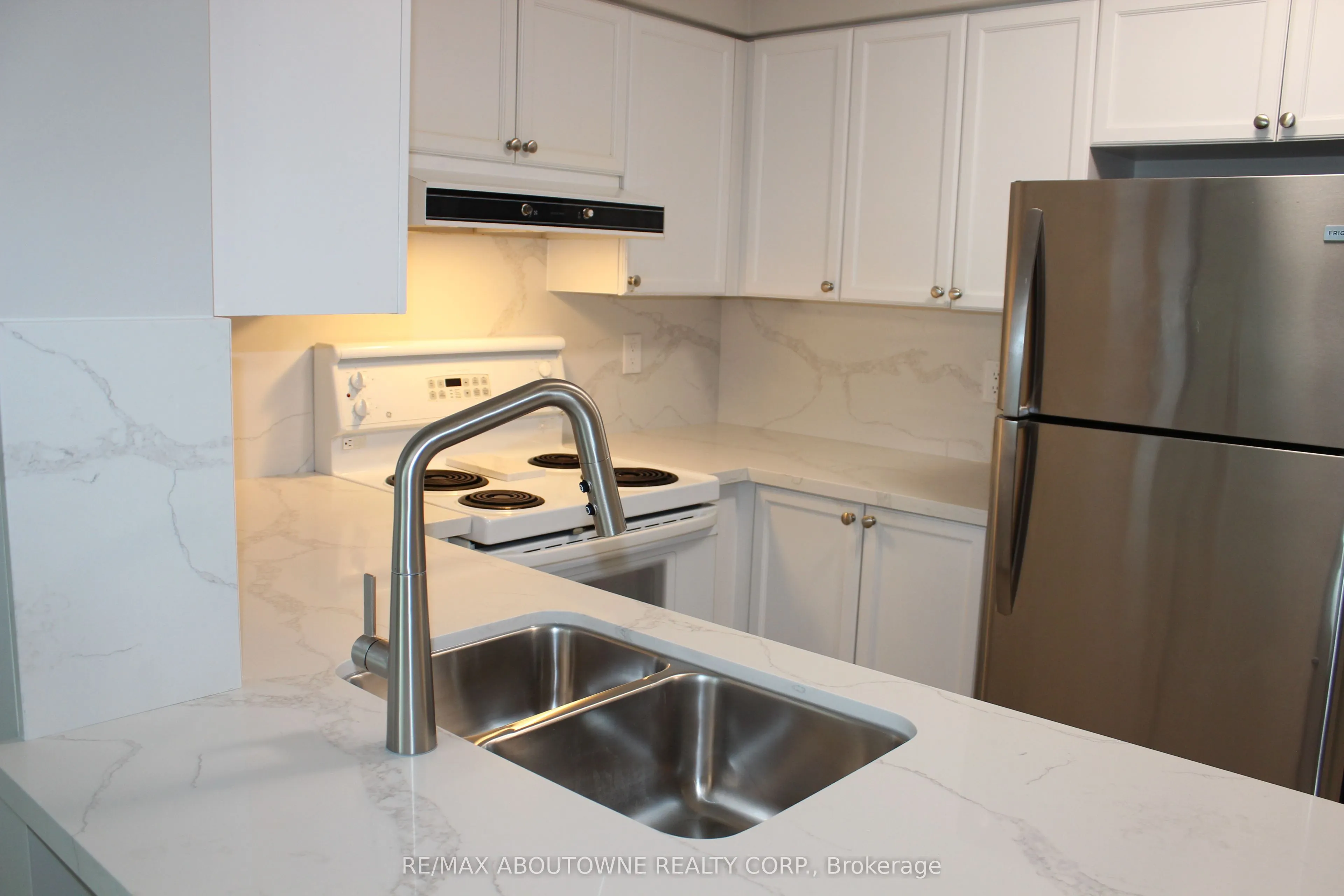 2565 Erin Centre Boulevard, #1105