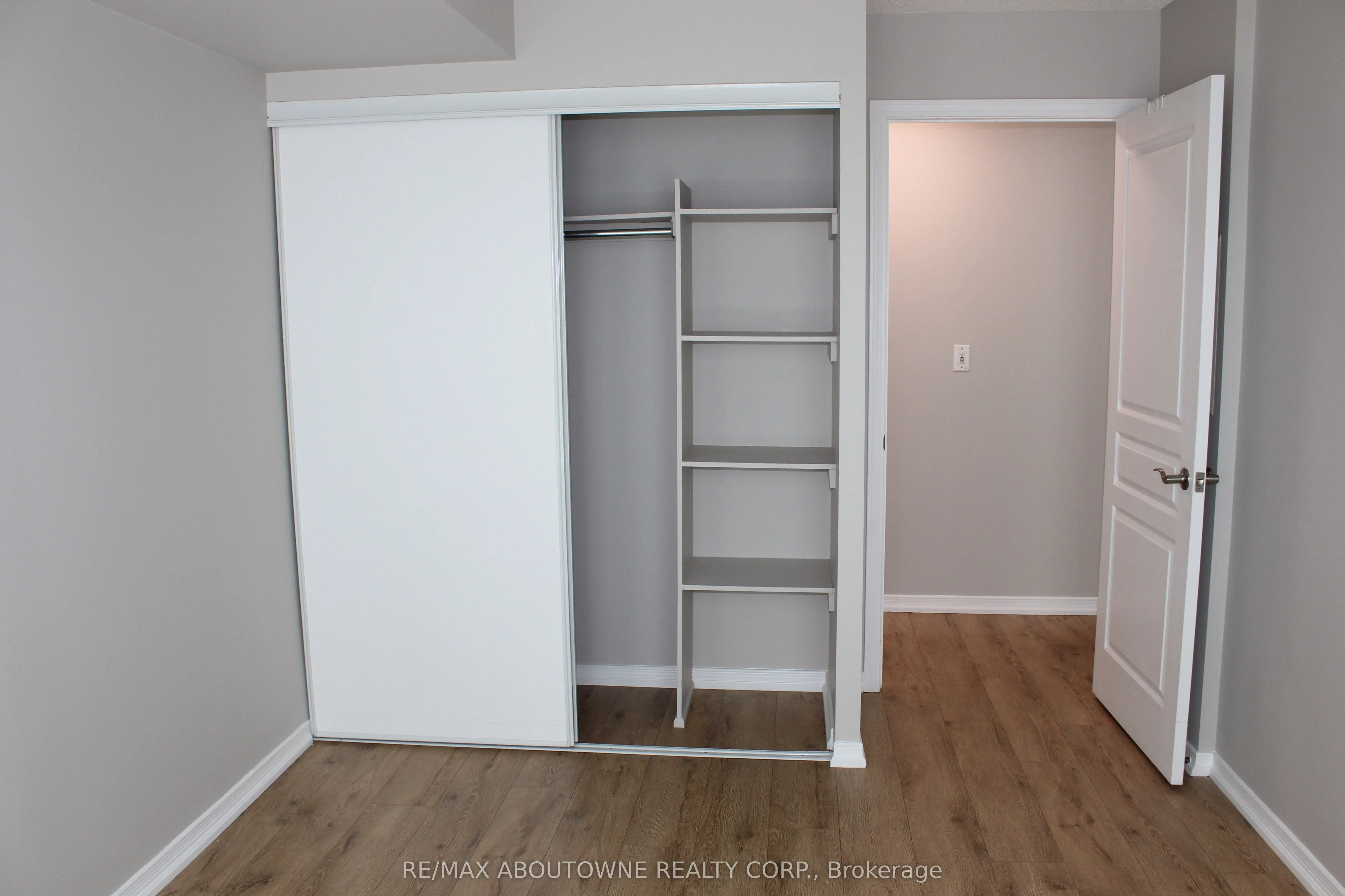 2565 Erin Centre Boulevard, #1105