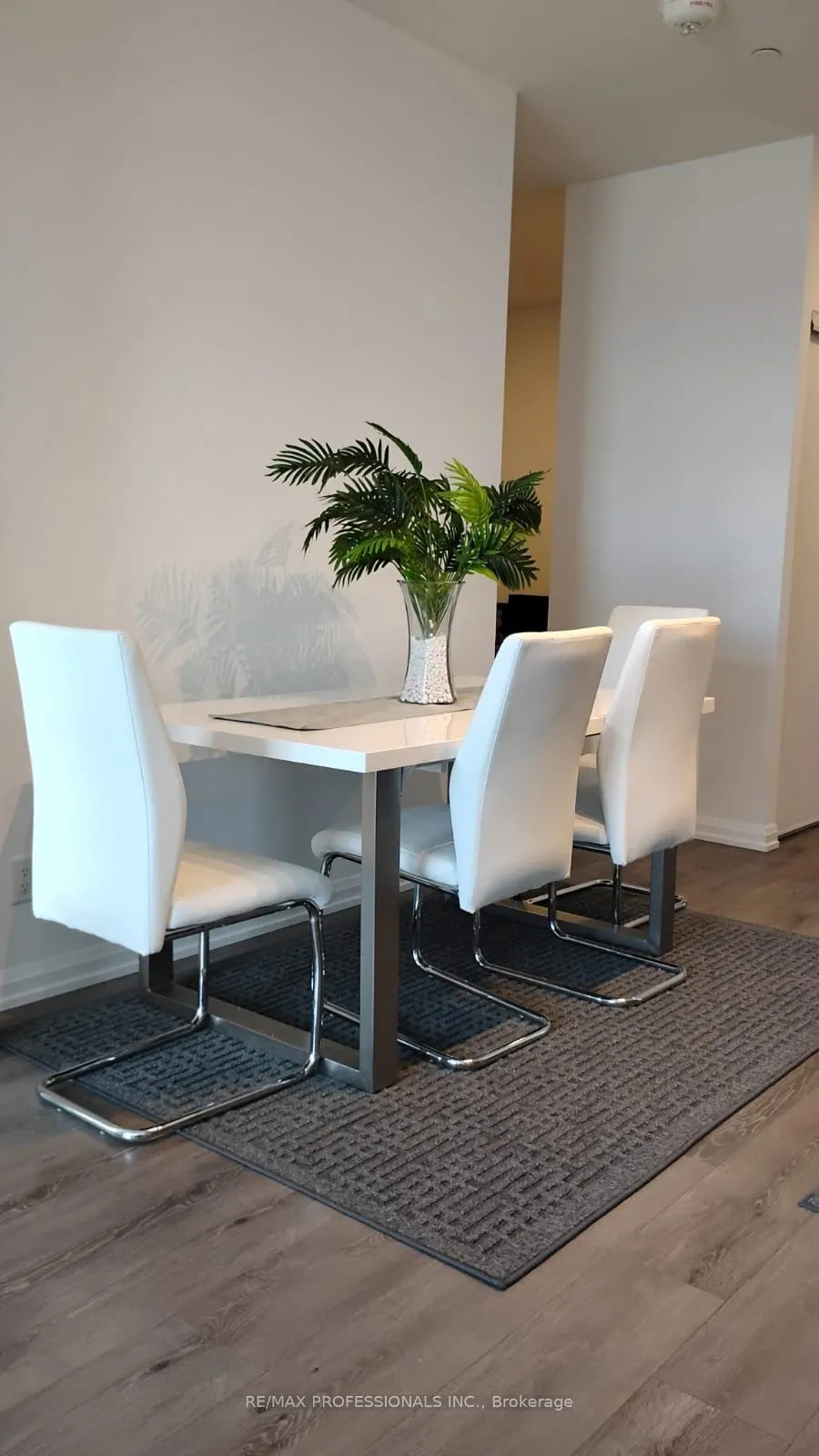 4208 Dundas Street W, #504
