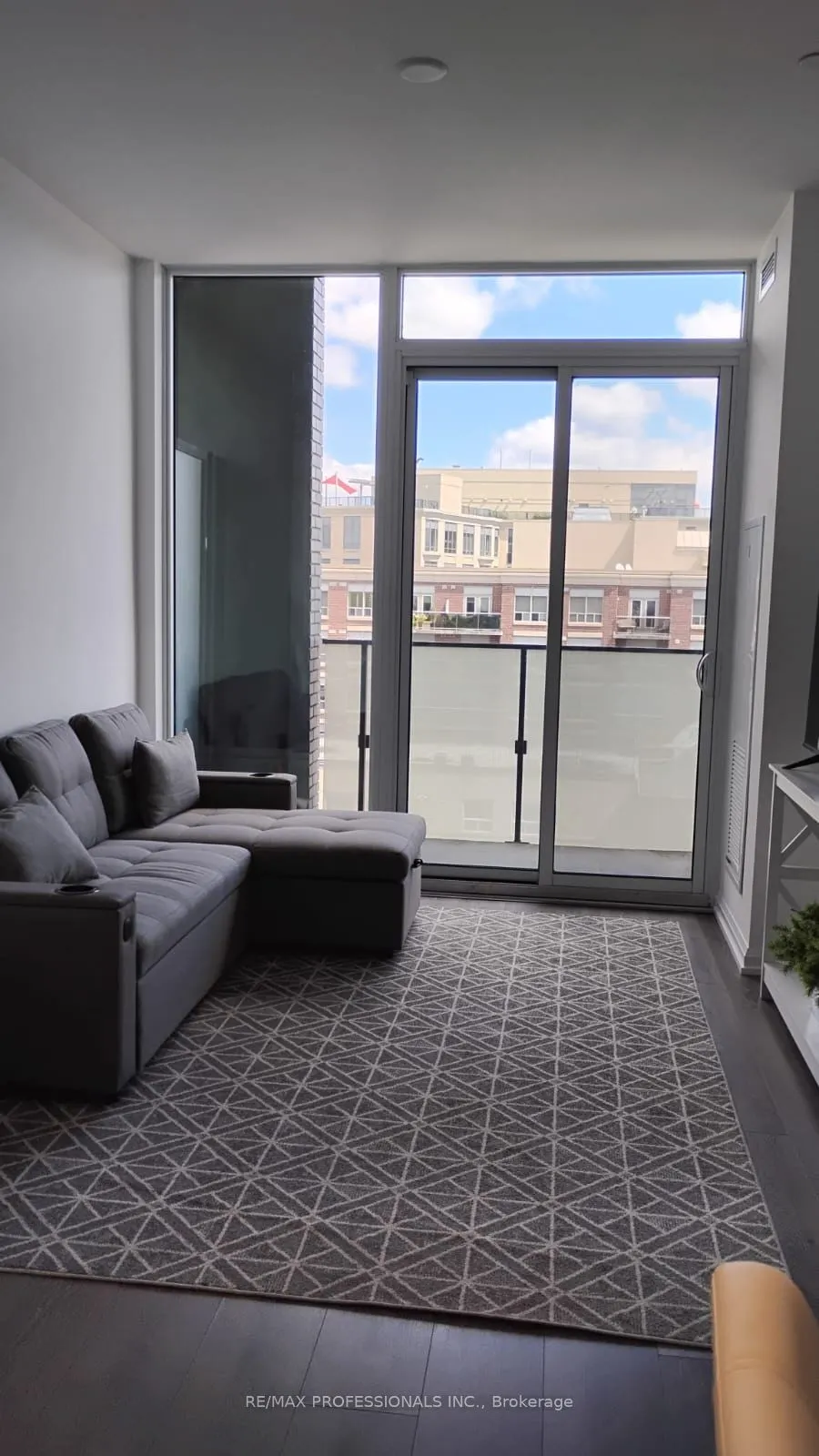 4208 Dundas Street W, #504