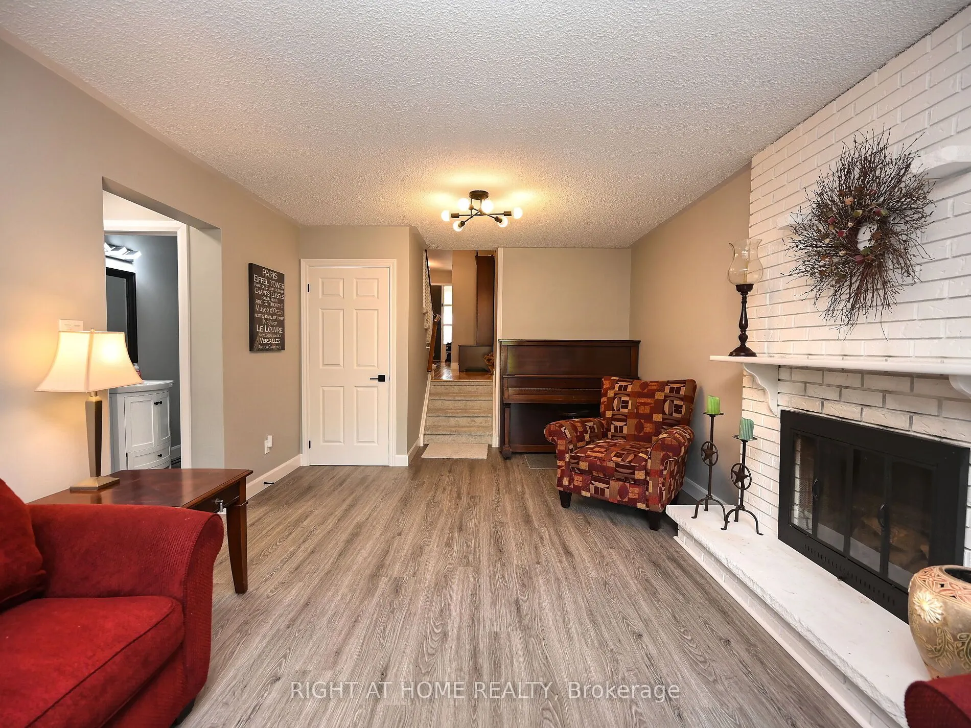 986 Vanier Drive