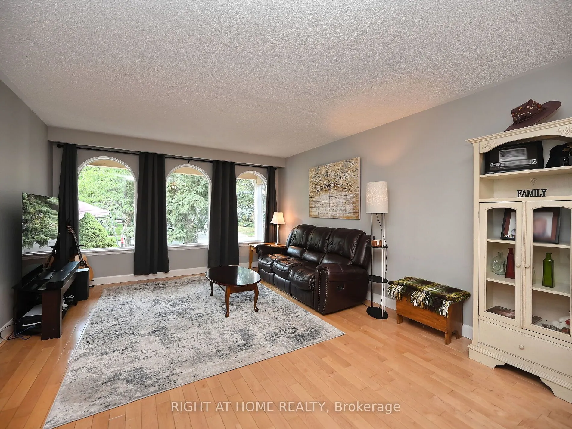 986 Vanier Drive