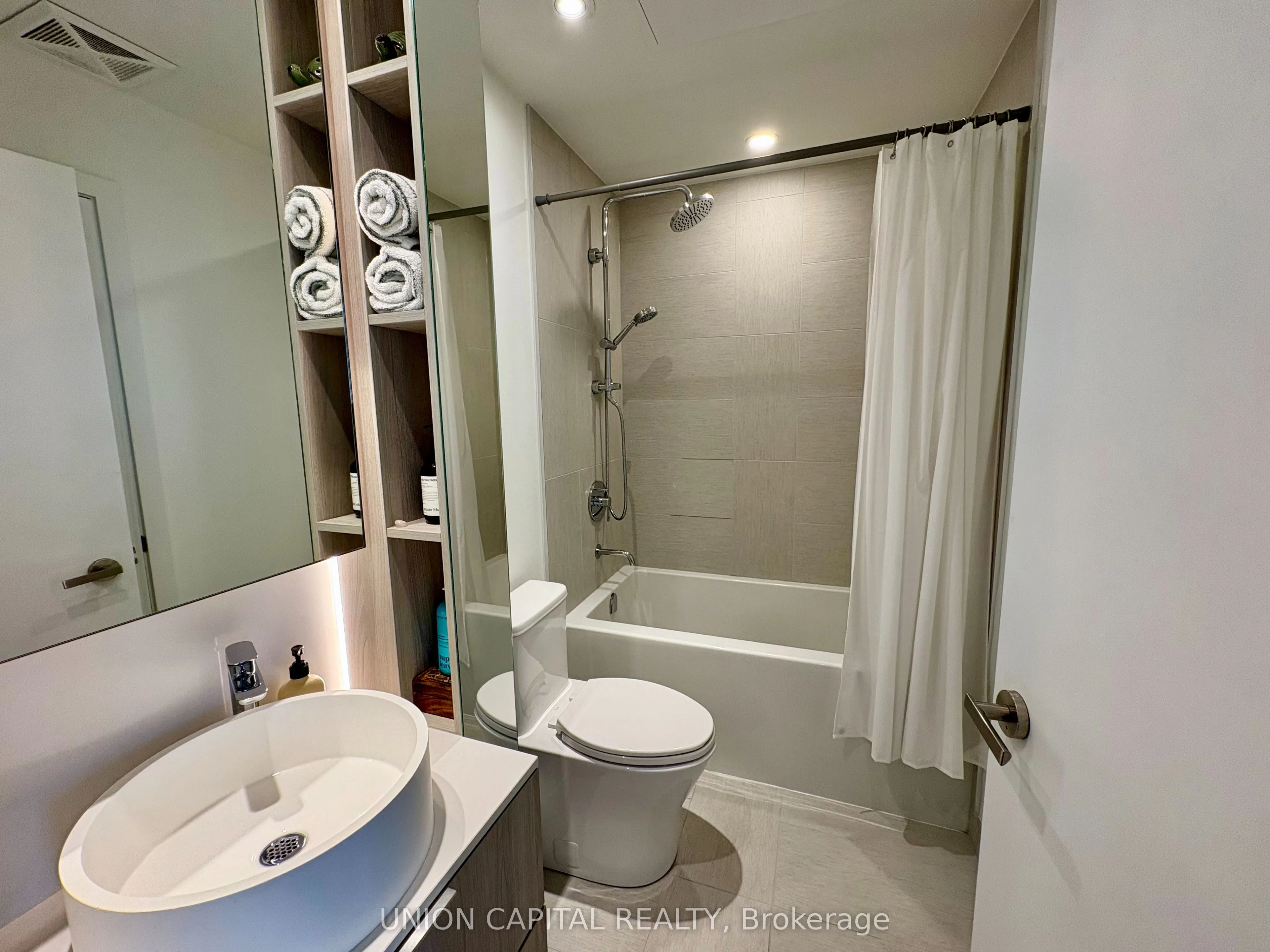 28 Ann Street, #901