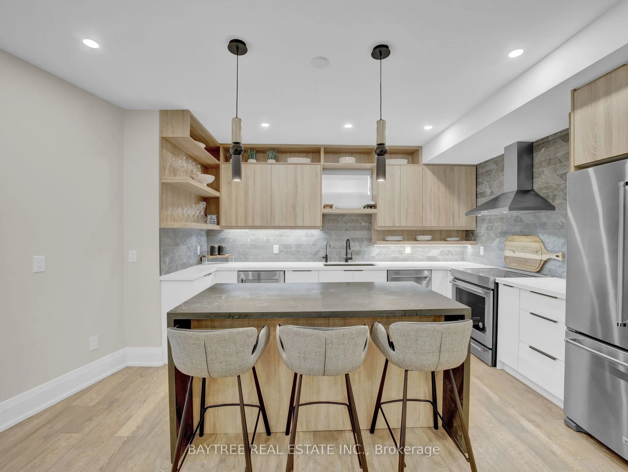 16 Hickory Ridge Court