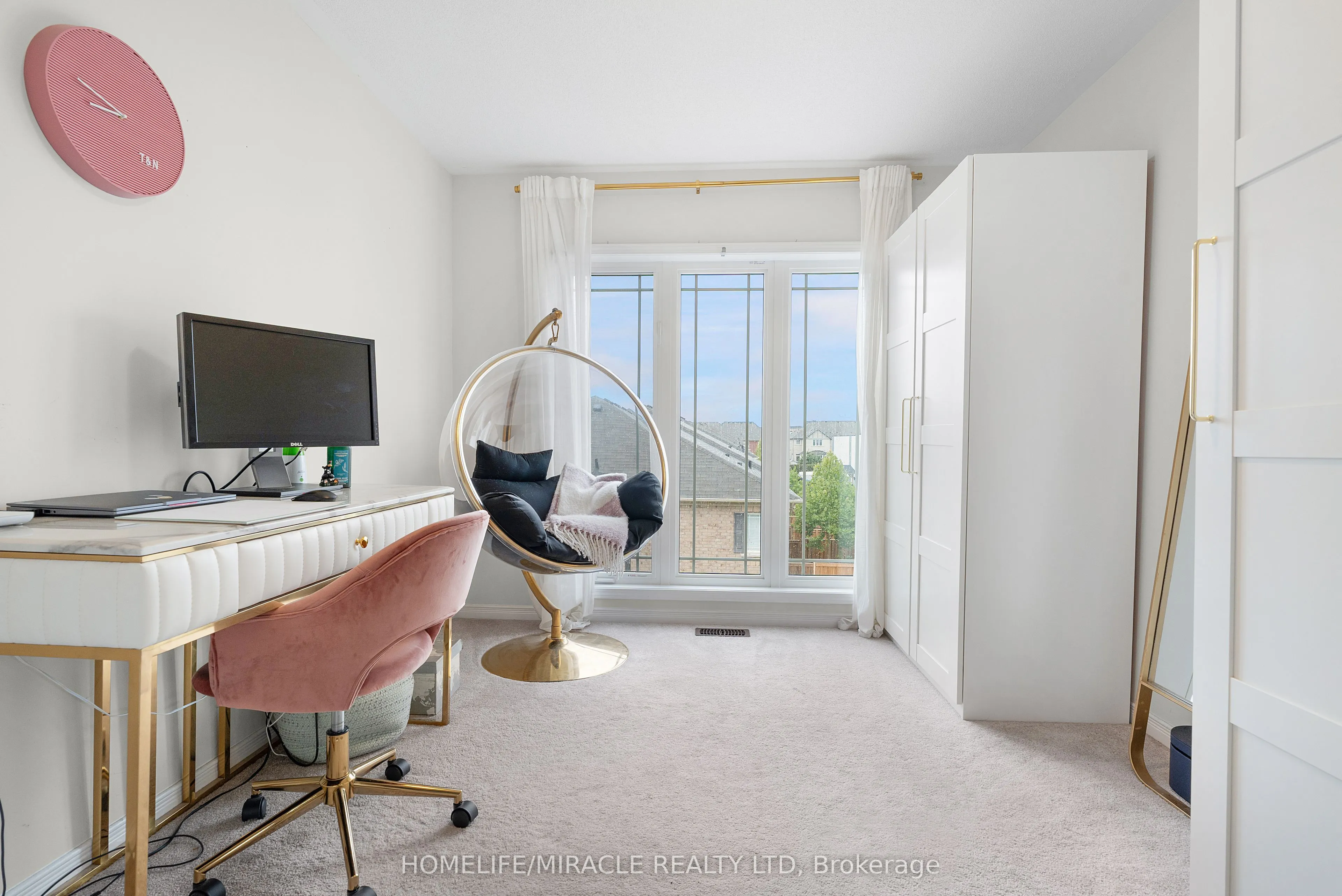 402 Dougall Avenue, #402