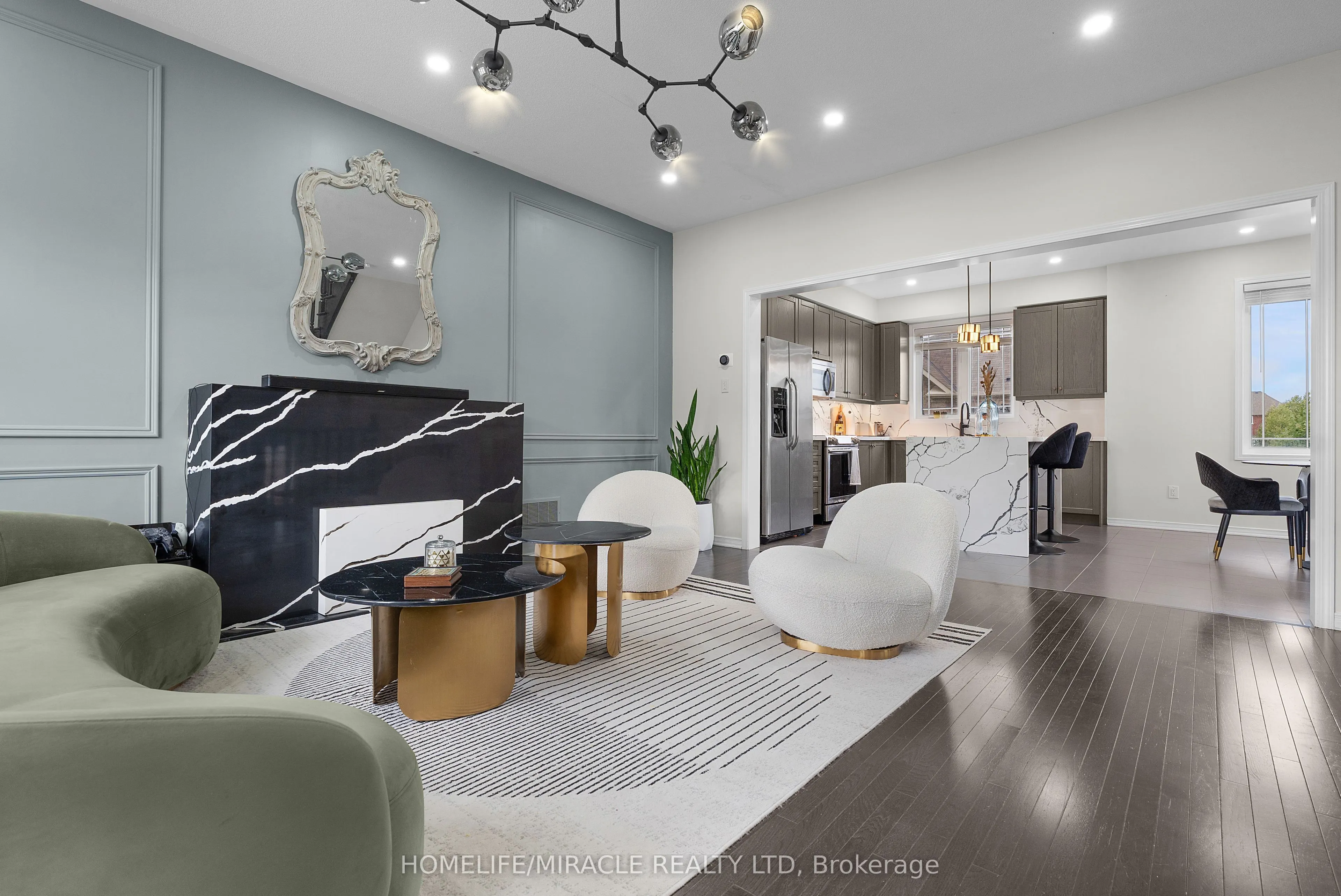 402 Dougall Avenue, #402
