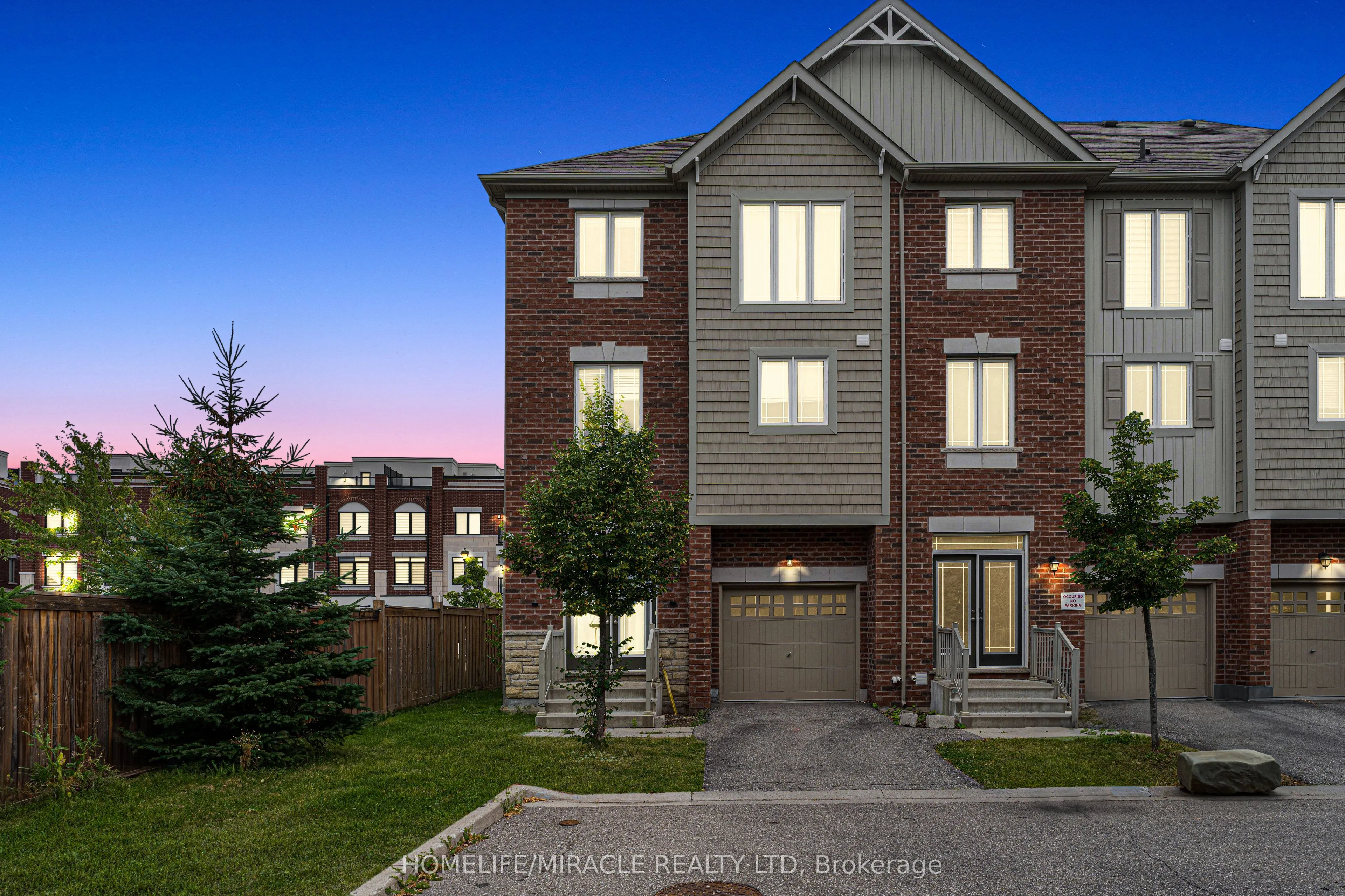 402 Dougall Avenue, #402