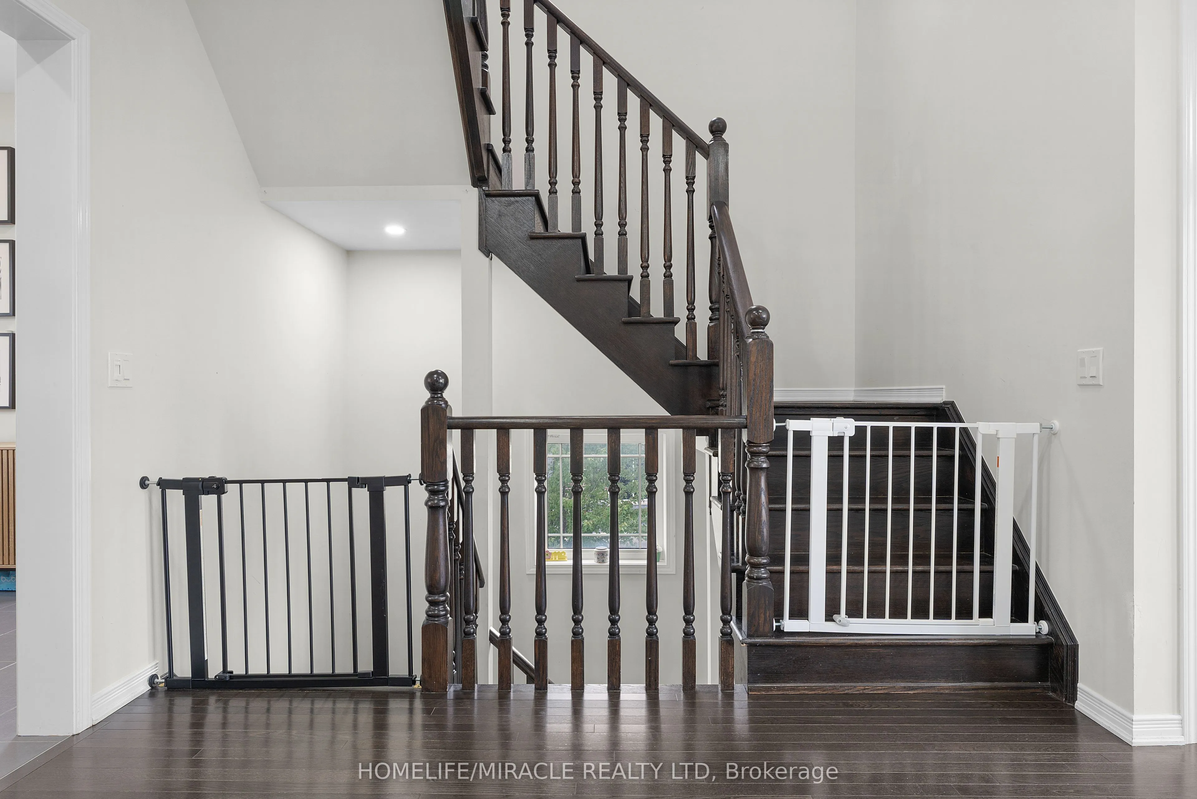 402 Dougall Avenue, #402