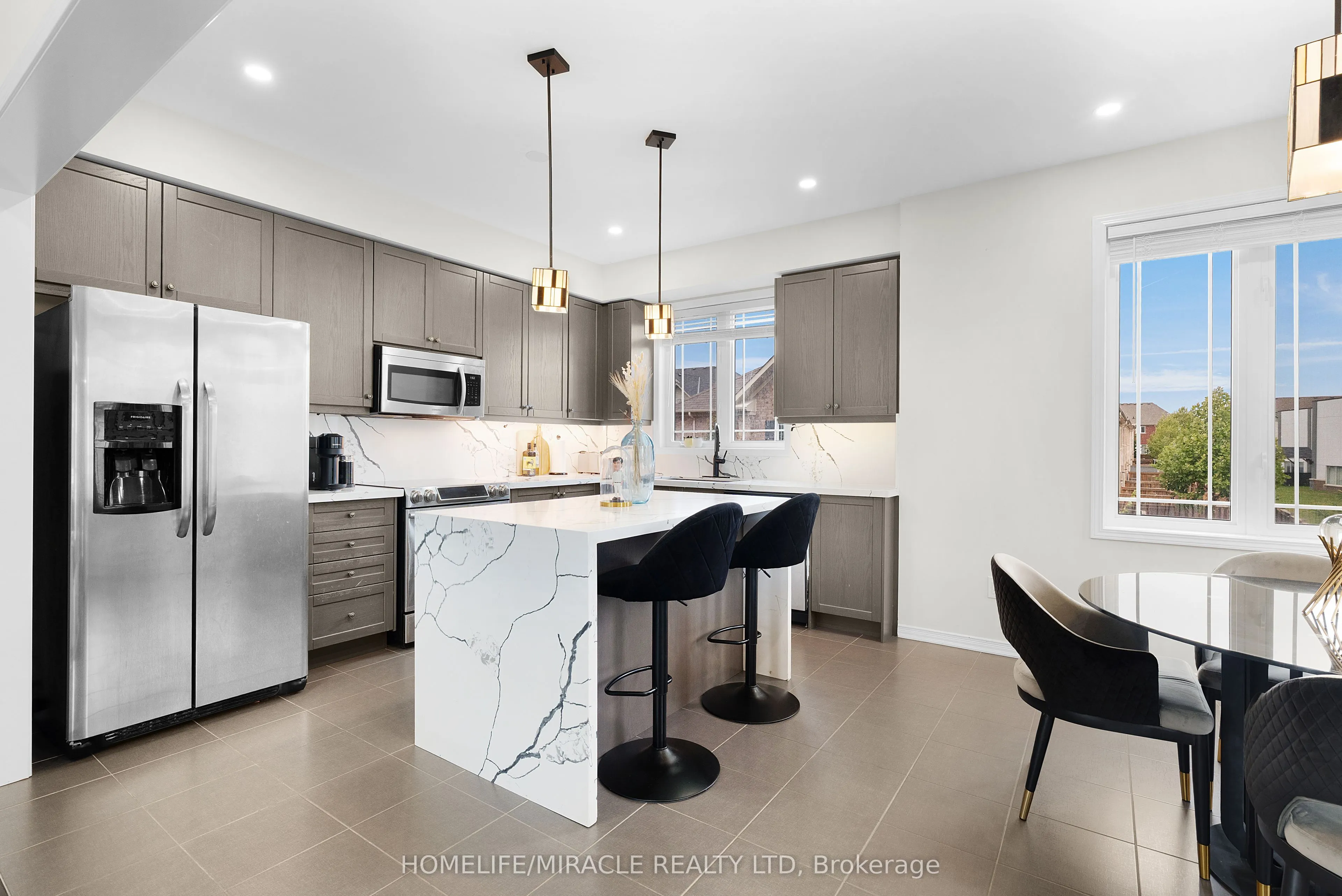 402 Dougall Avenue, #402