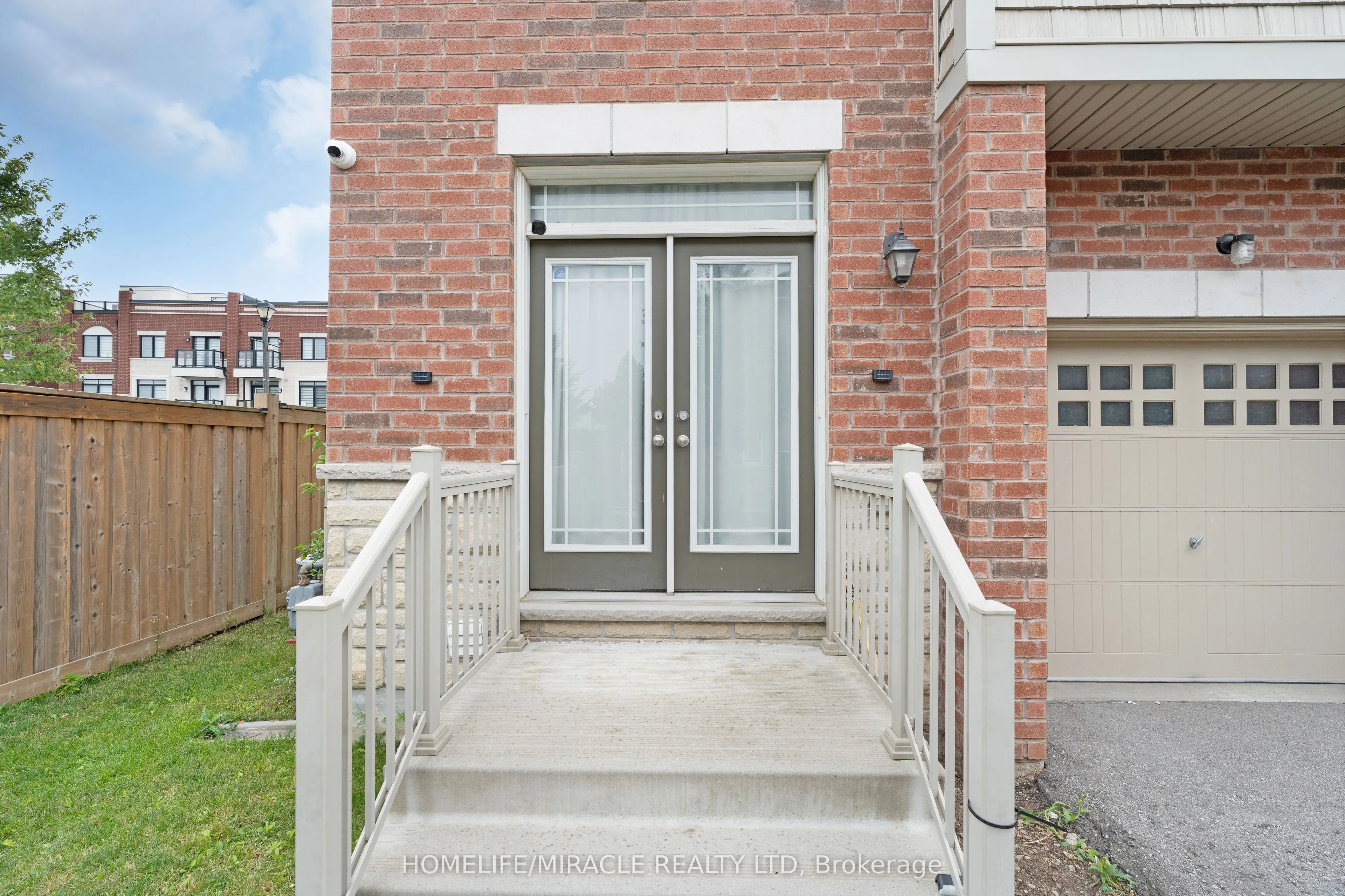 402 Dougall Avenue, #402